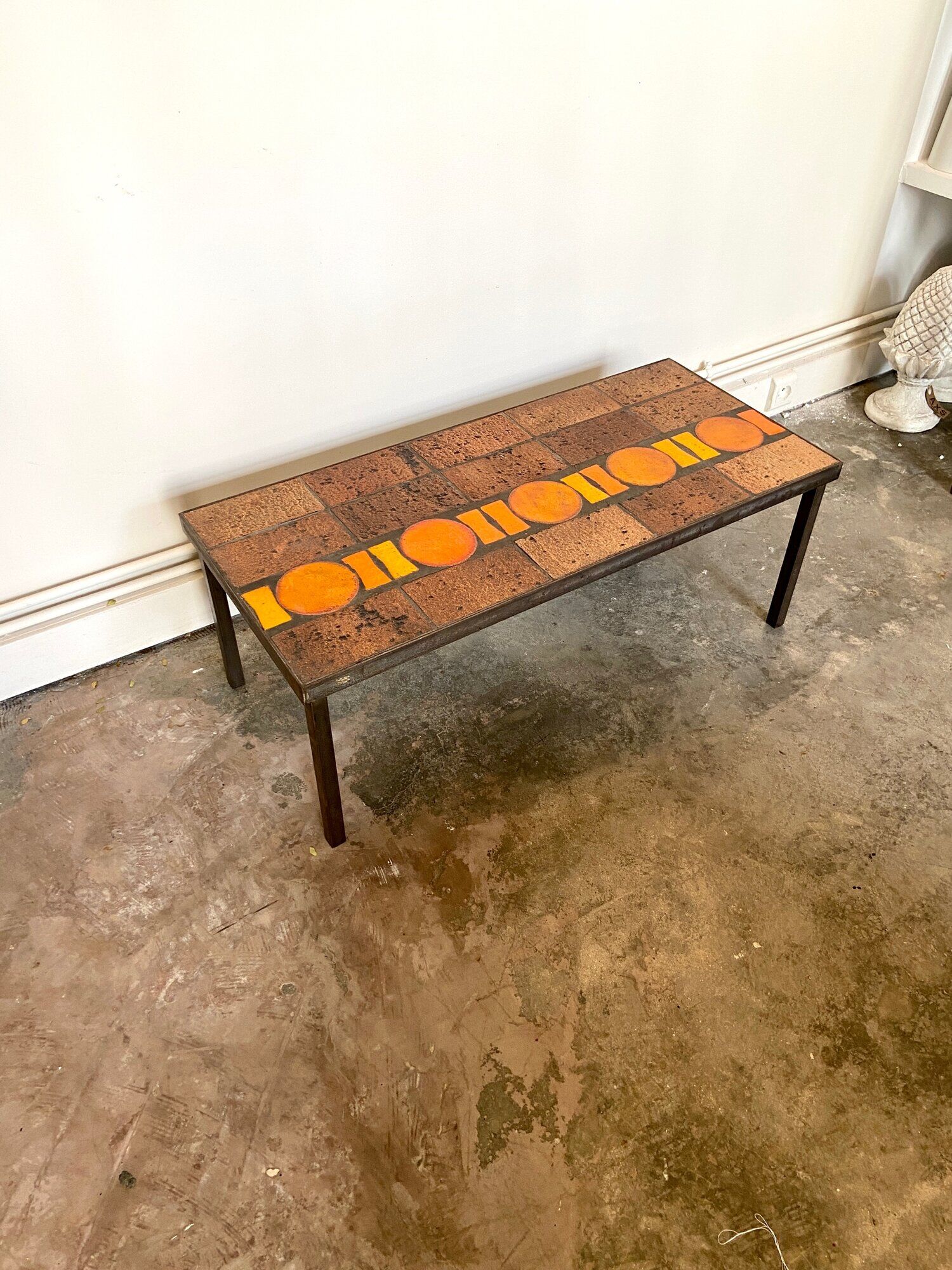 Coffee table in glazed ceramic and metal 1950s' ☐ 89 x 39.5 cm