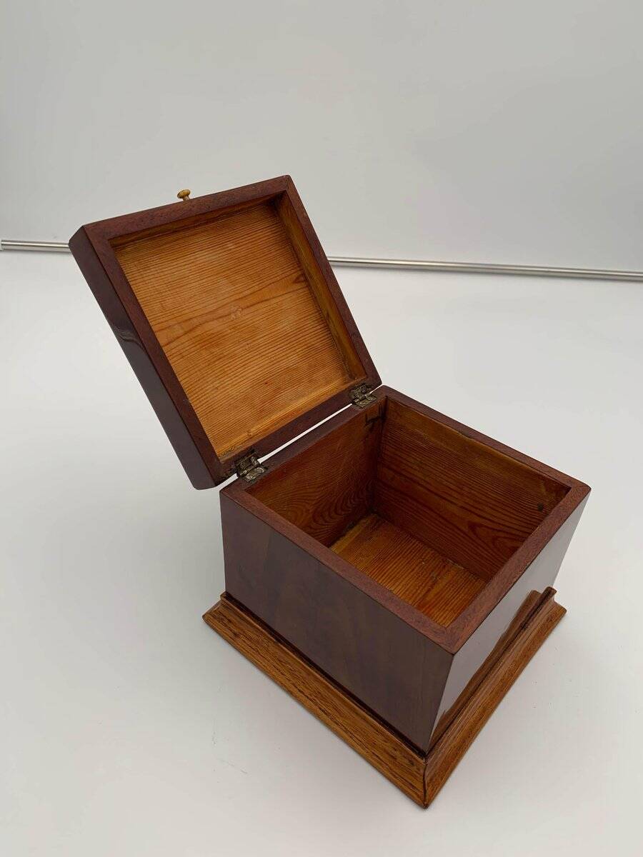 Cubic Biedermeier Box, Mahogany and Maple, Austria, circa 1840