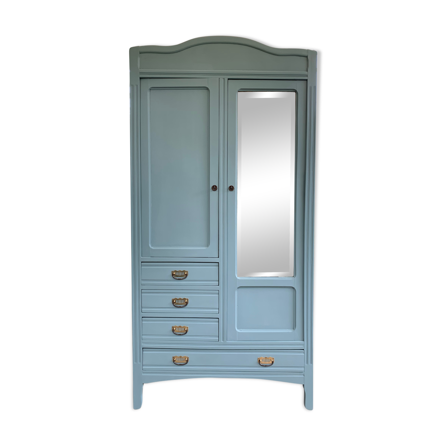 Paris hotel wardrobe 1930