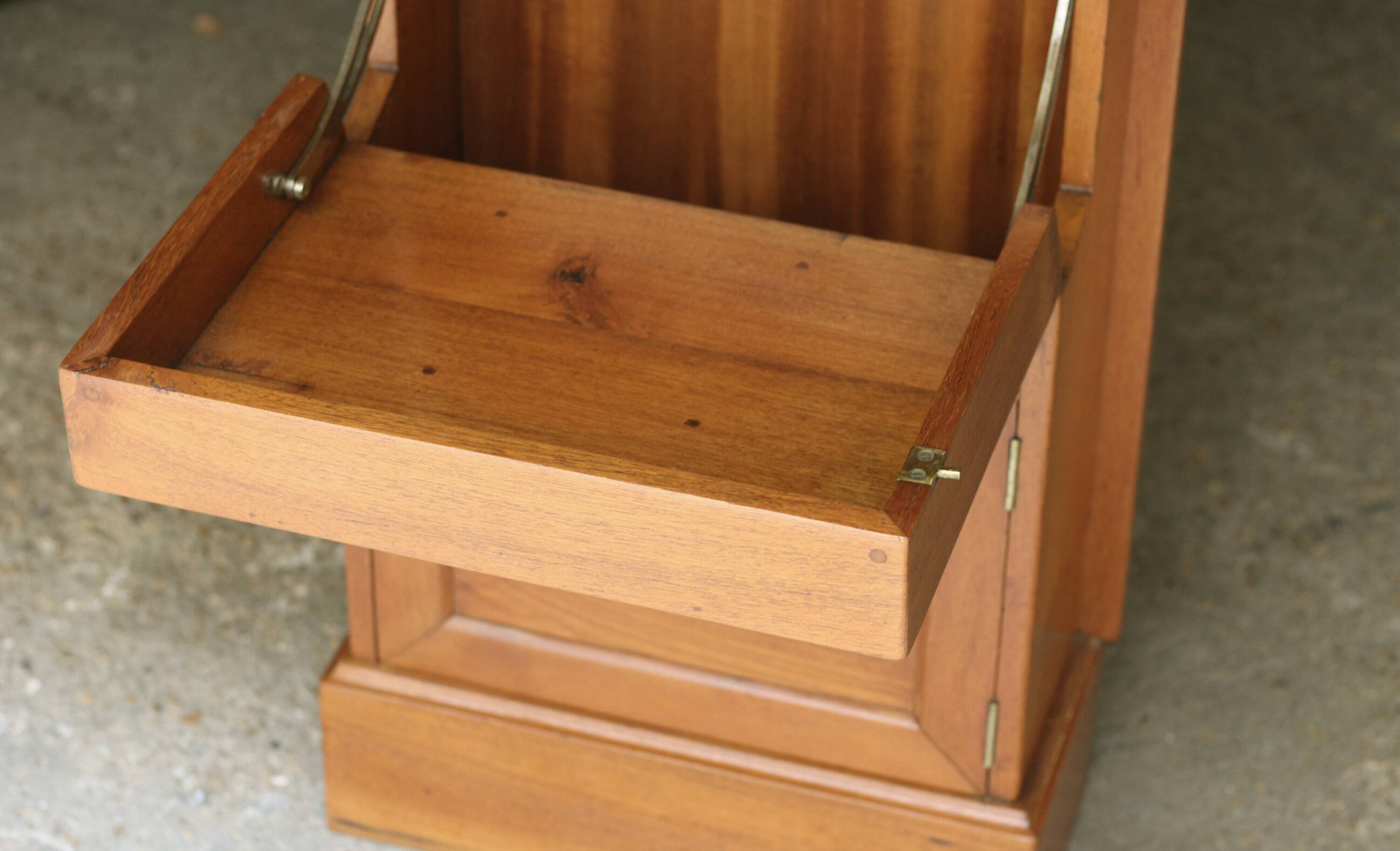 Rare: adorable mahogany boat furniture (circa 1900). Very good condition.