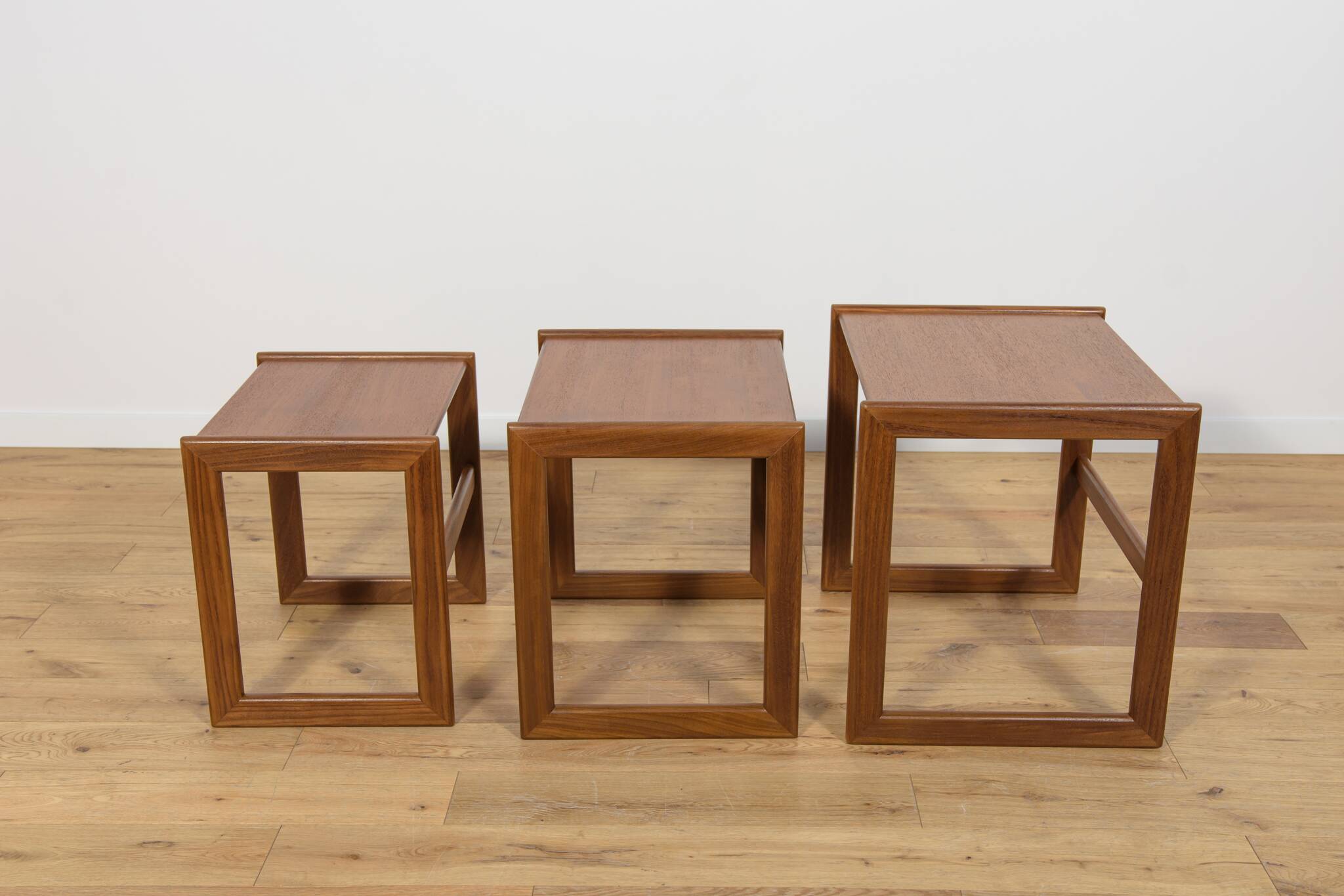Tables Gigognes Mid-Century en Teck, Royaume-Uni, 1960s, Set de 3