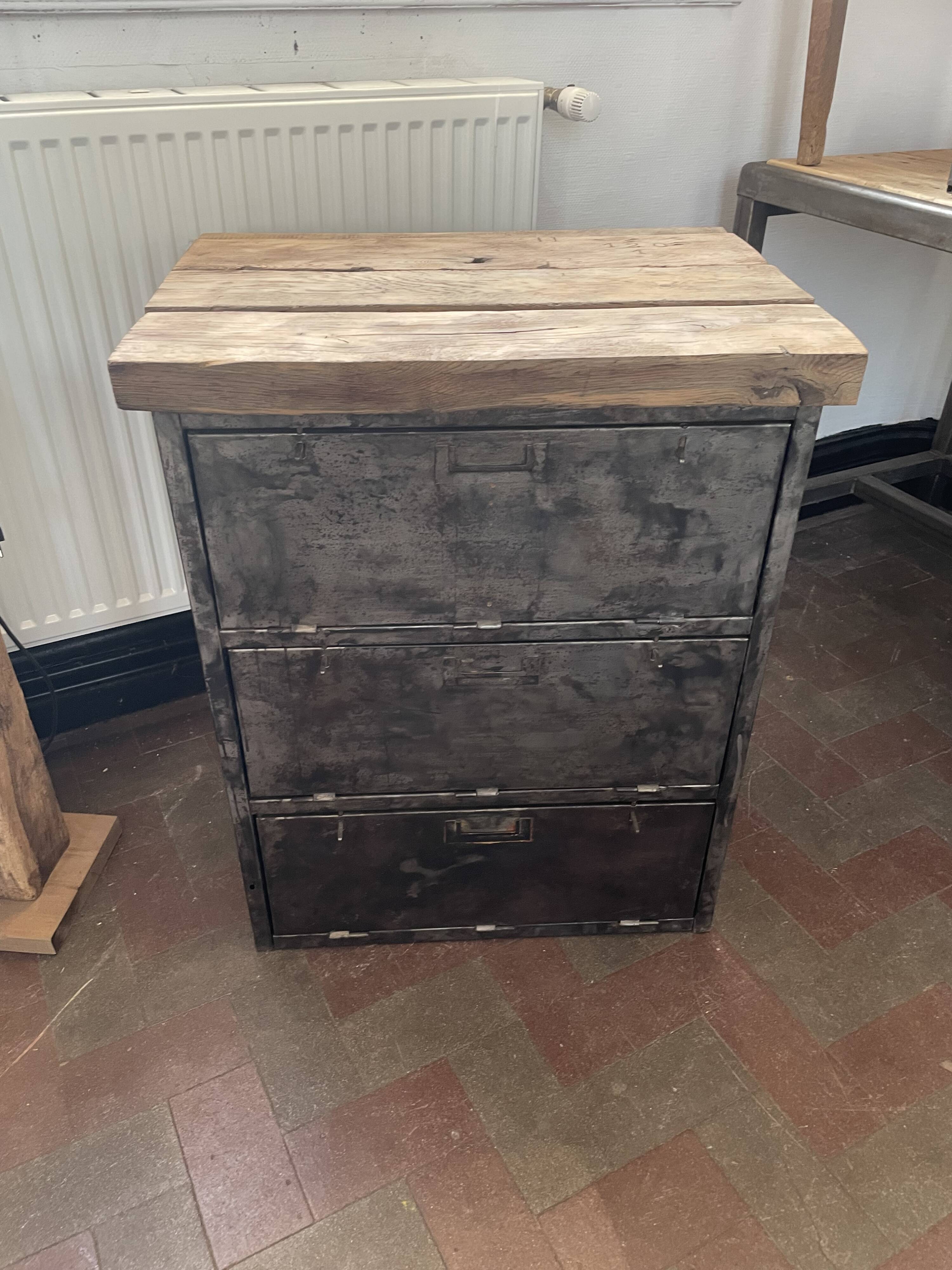 Meuble 3 clapets métal bois