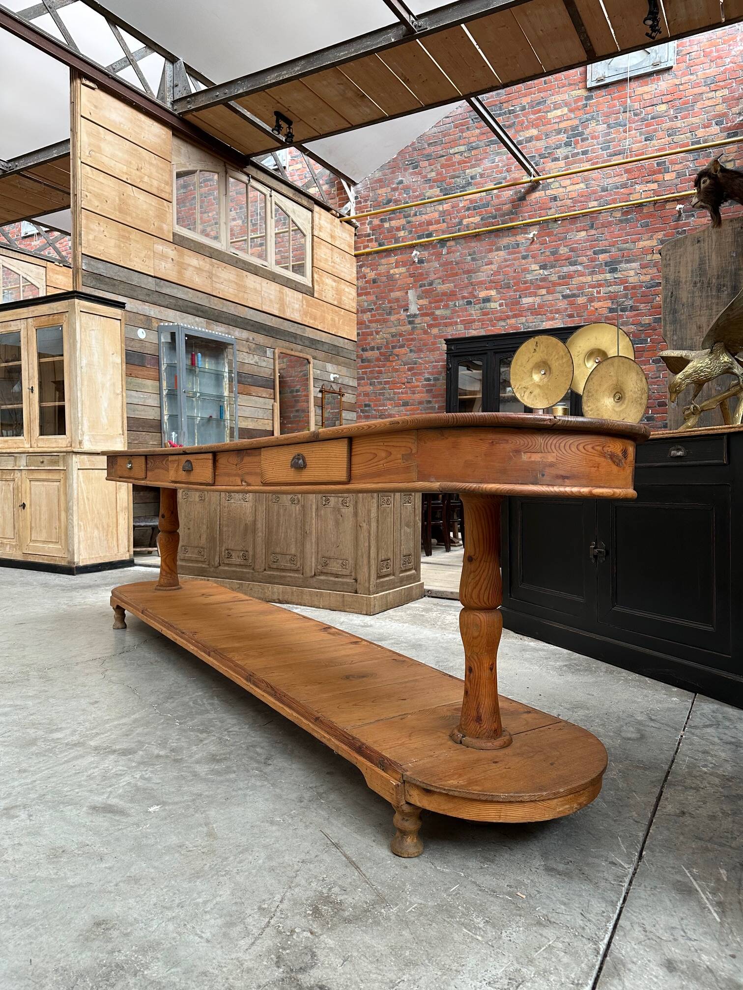 Early 20th century presentation console
