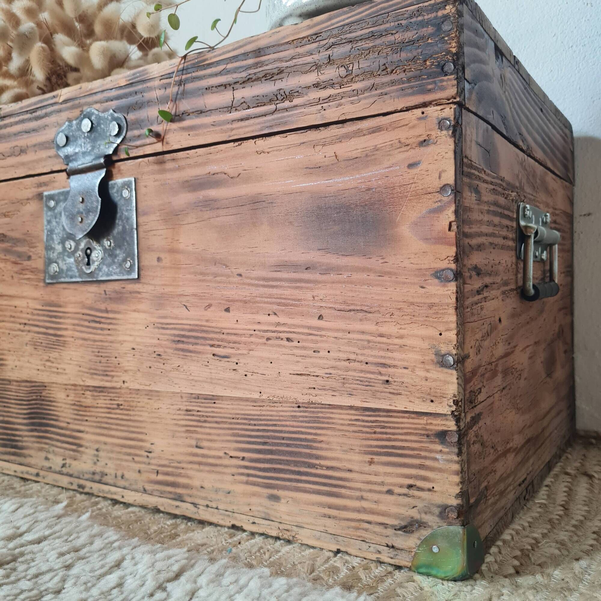 Old solid wood storage trunk – Raw Patina