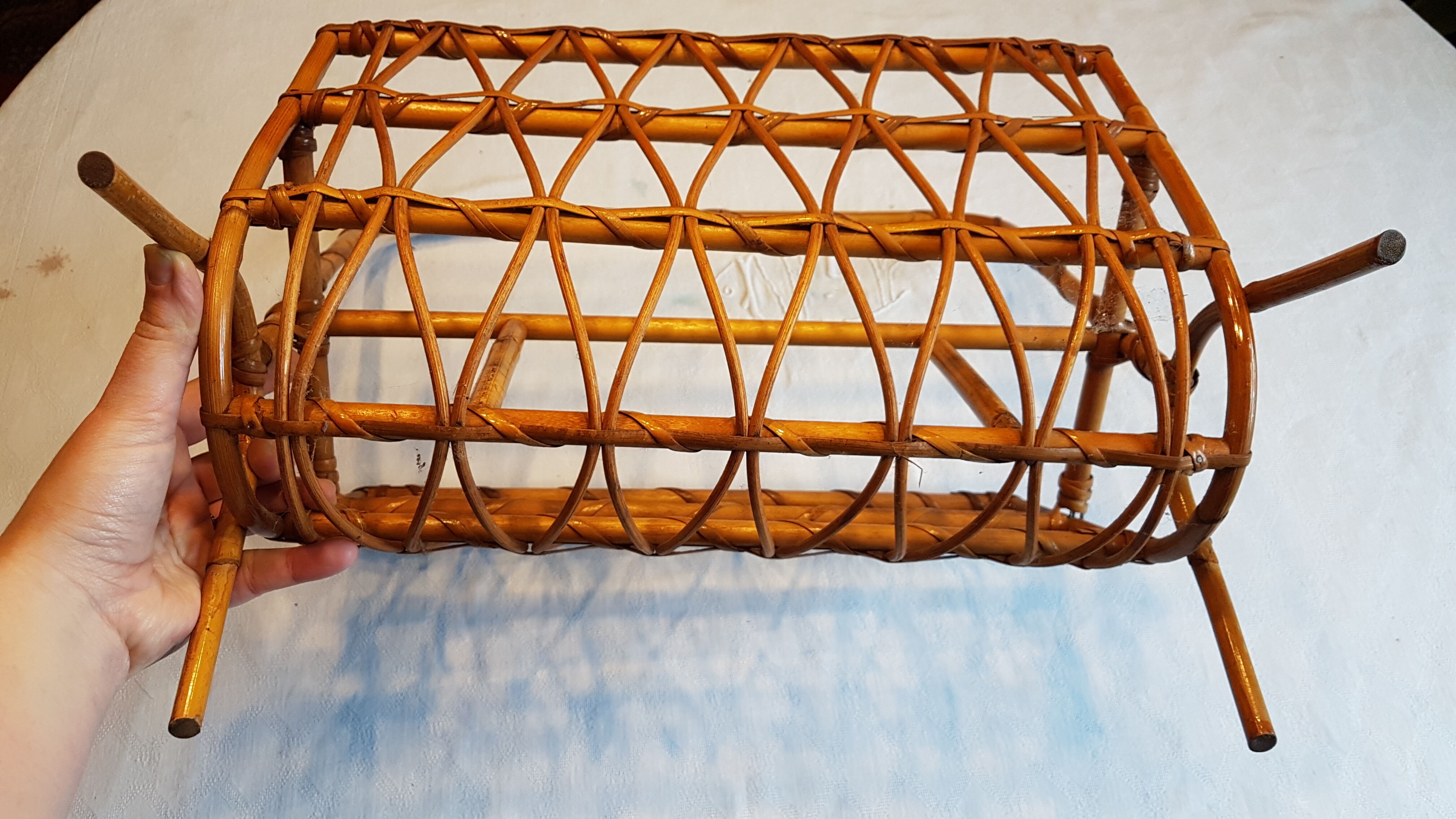 Porte revue en osier rotin des années 70