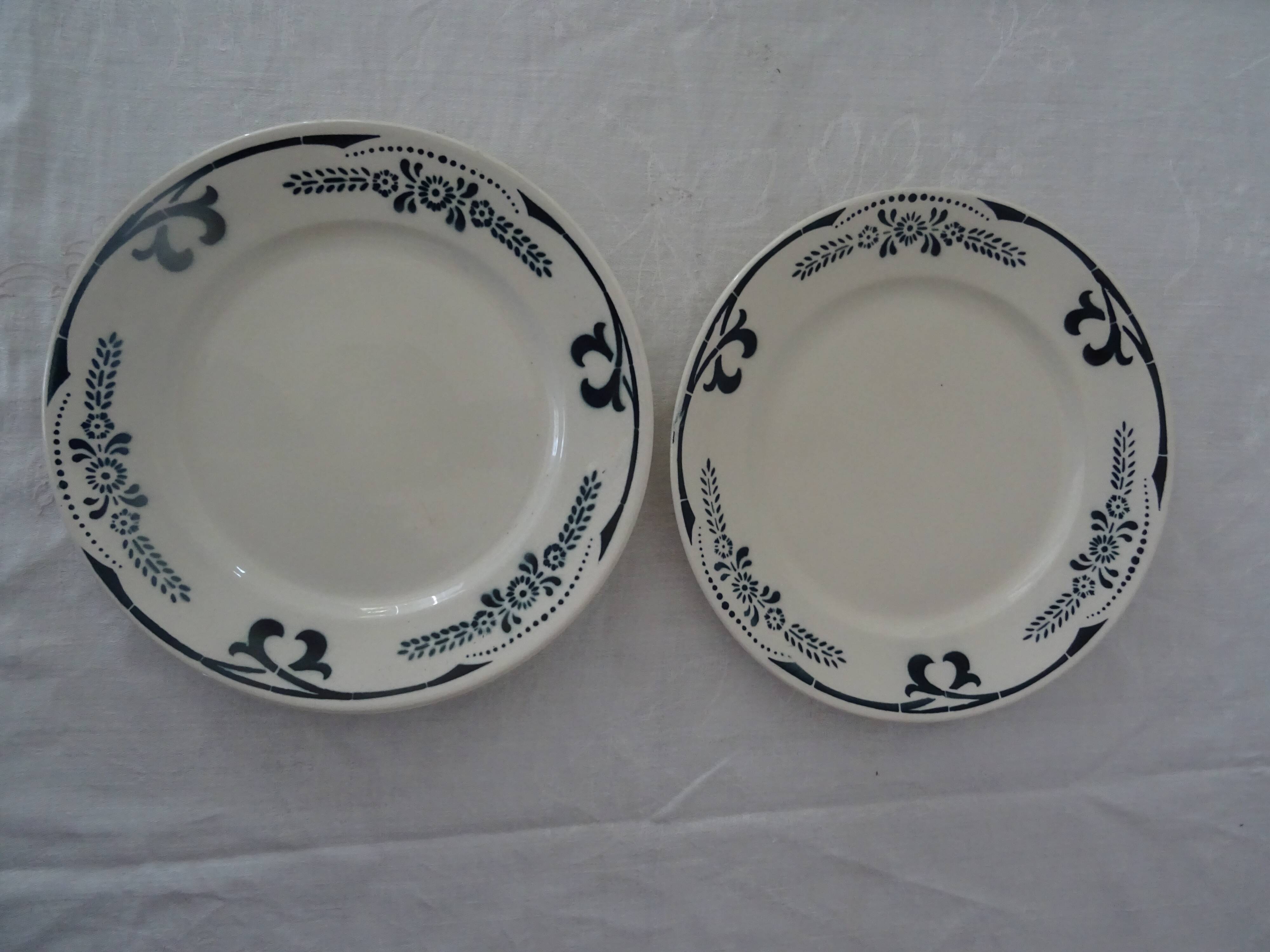 2 Old earthenware dinner plates 2263 Badonviller empire green PARIS
