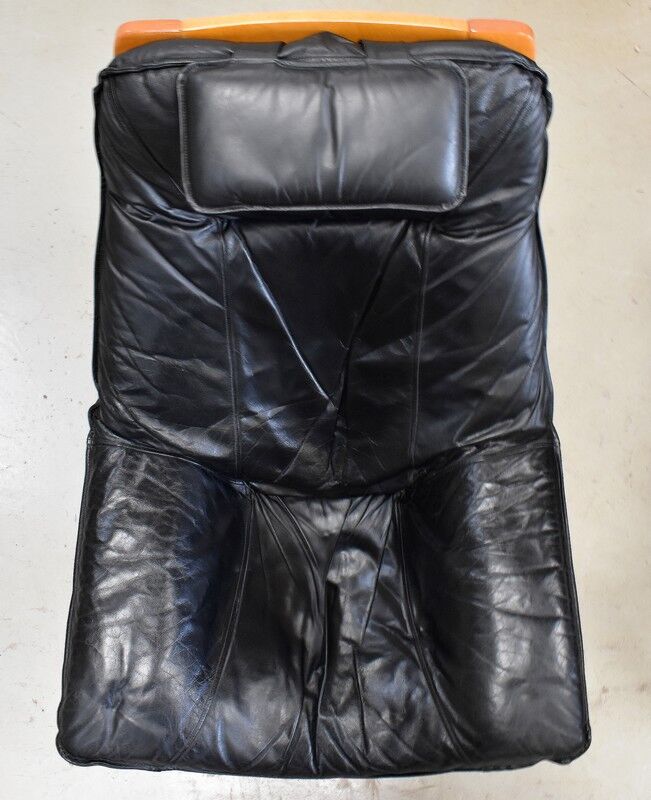 Leather and beech relaxation chair - 1970 / 1980