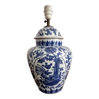 Chinese porcelain lamp