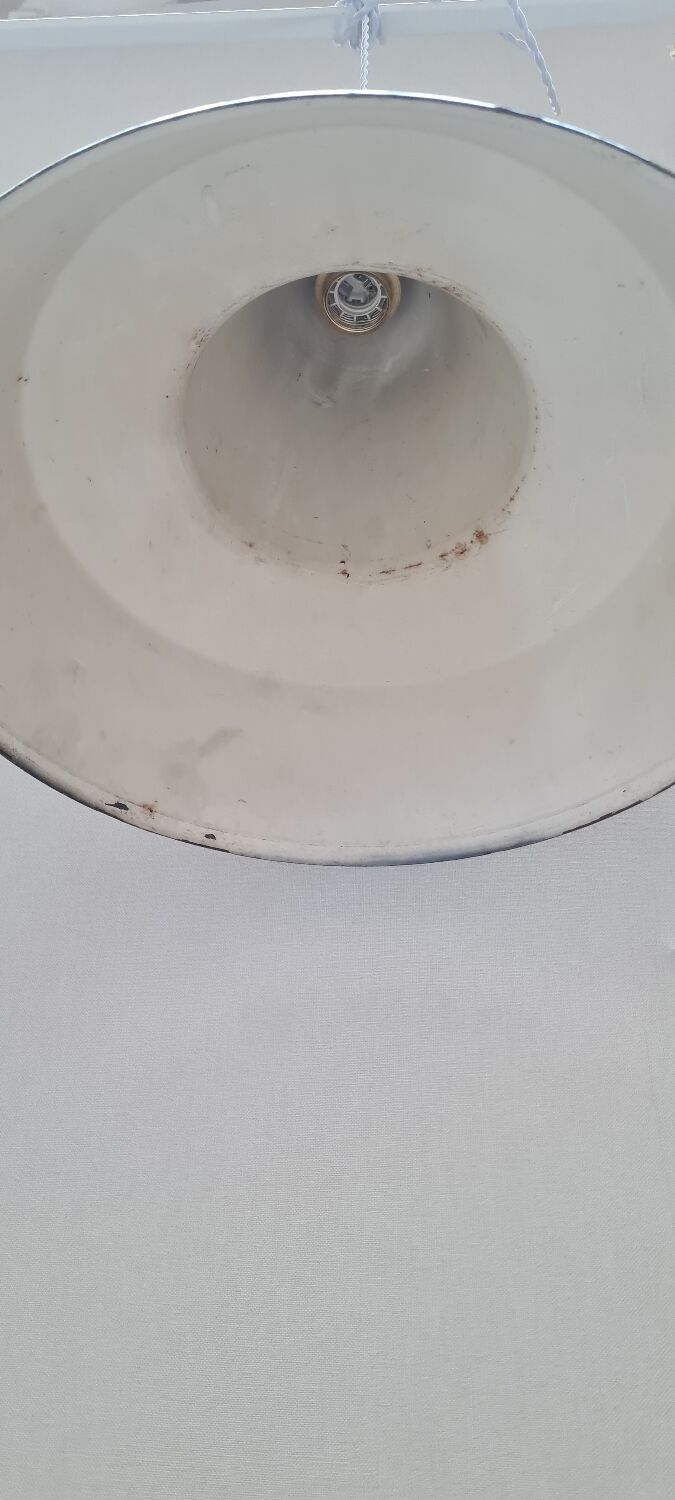 Suspension industrielle en tôle émaillée