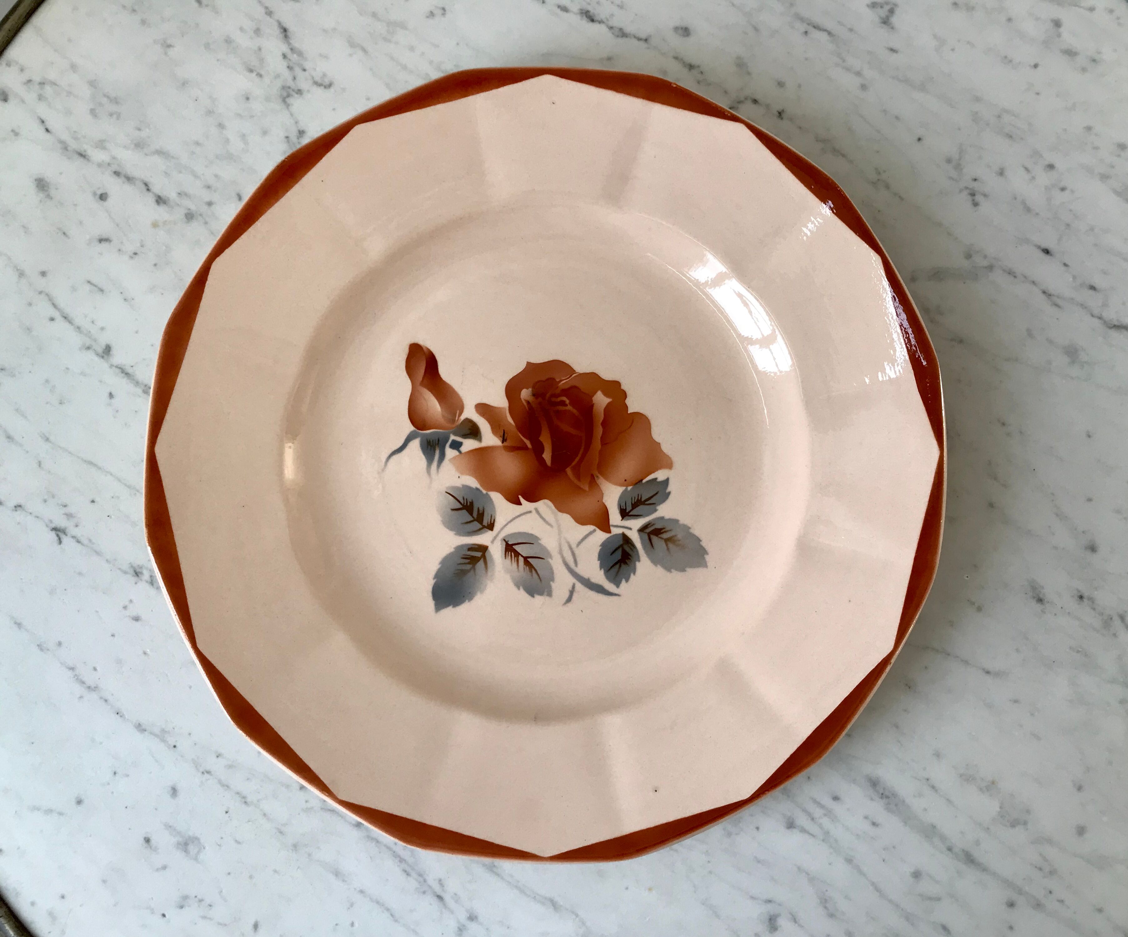 Round dish digoin sarreguemines model pink flowers years 30-40