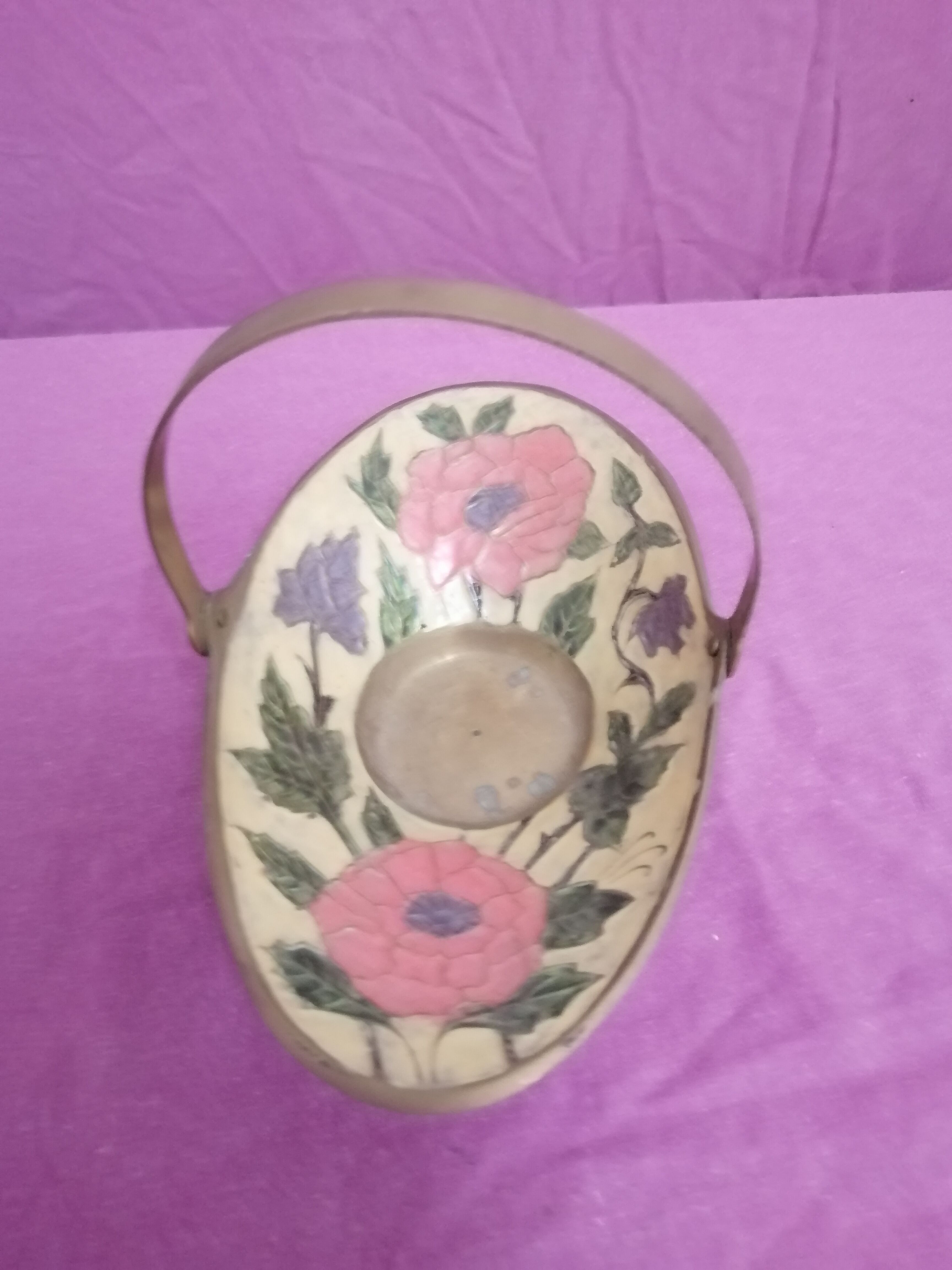 Empty pocket basket in brass and ceramic