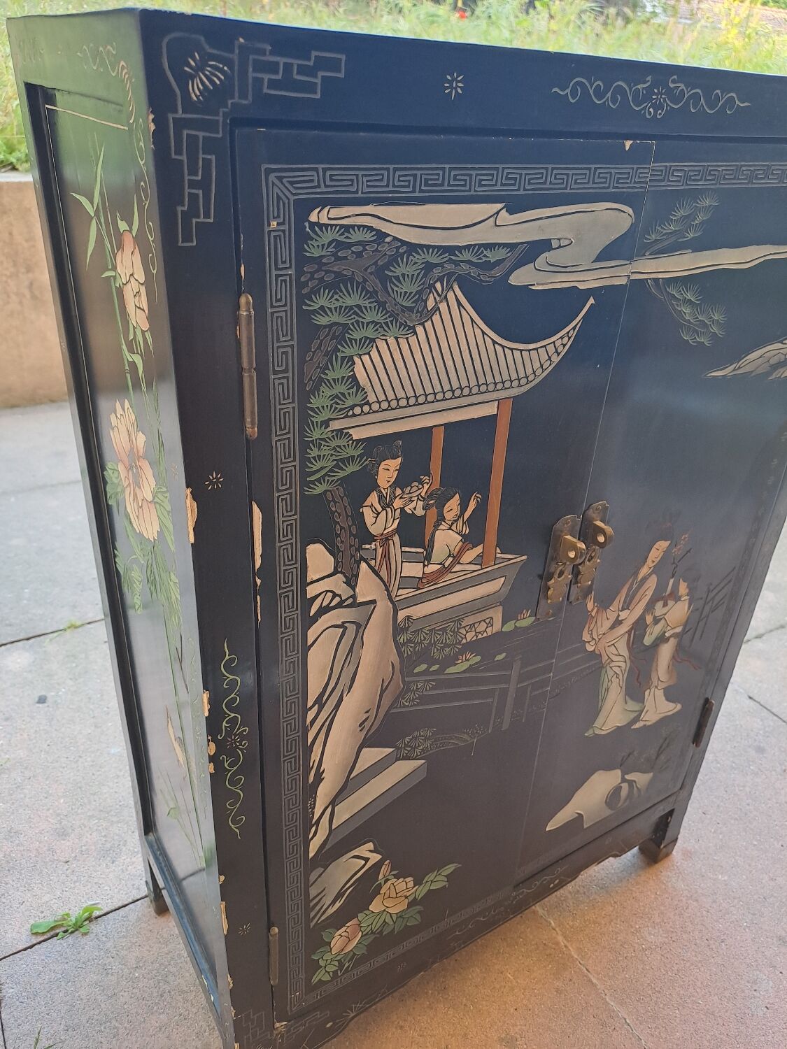 Black chinoiserie lacquer cabinet