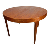 Extendable round table