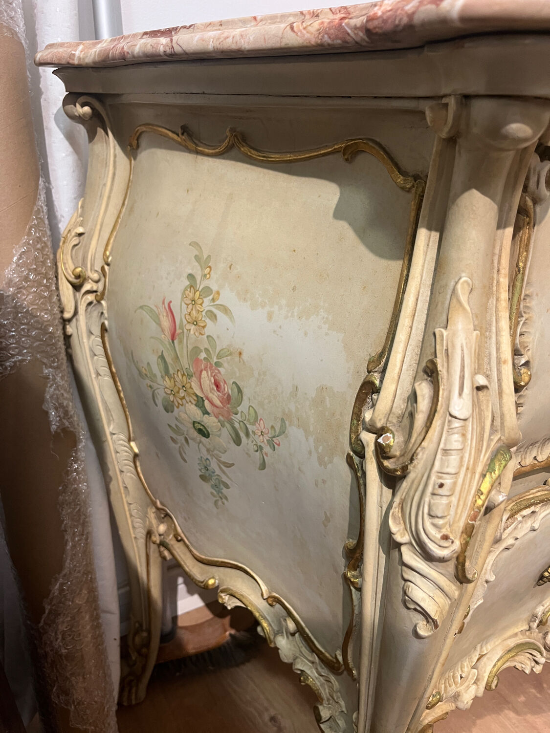Hand painted Venetian chest of drawers