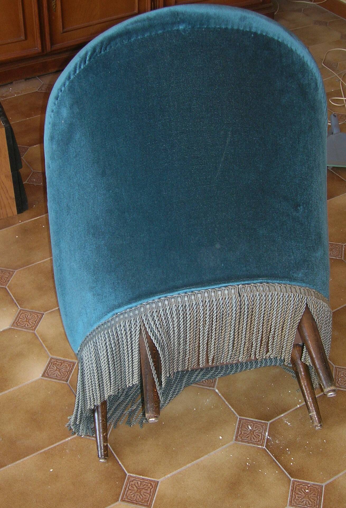 Fauteuil Crapaud en velours capitonné bleu acier