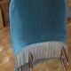Fauteuil Crapaud en velours capitonné bleu acier
