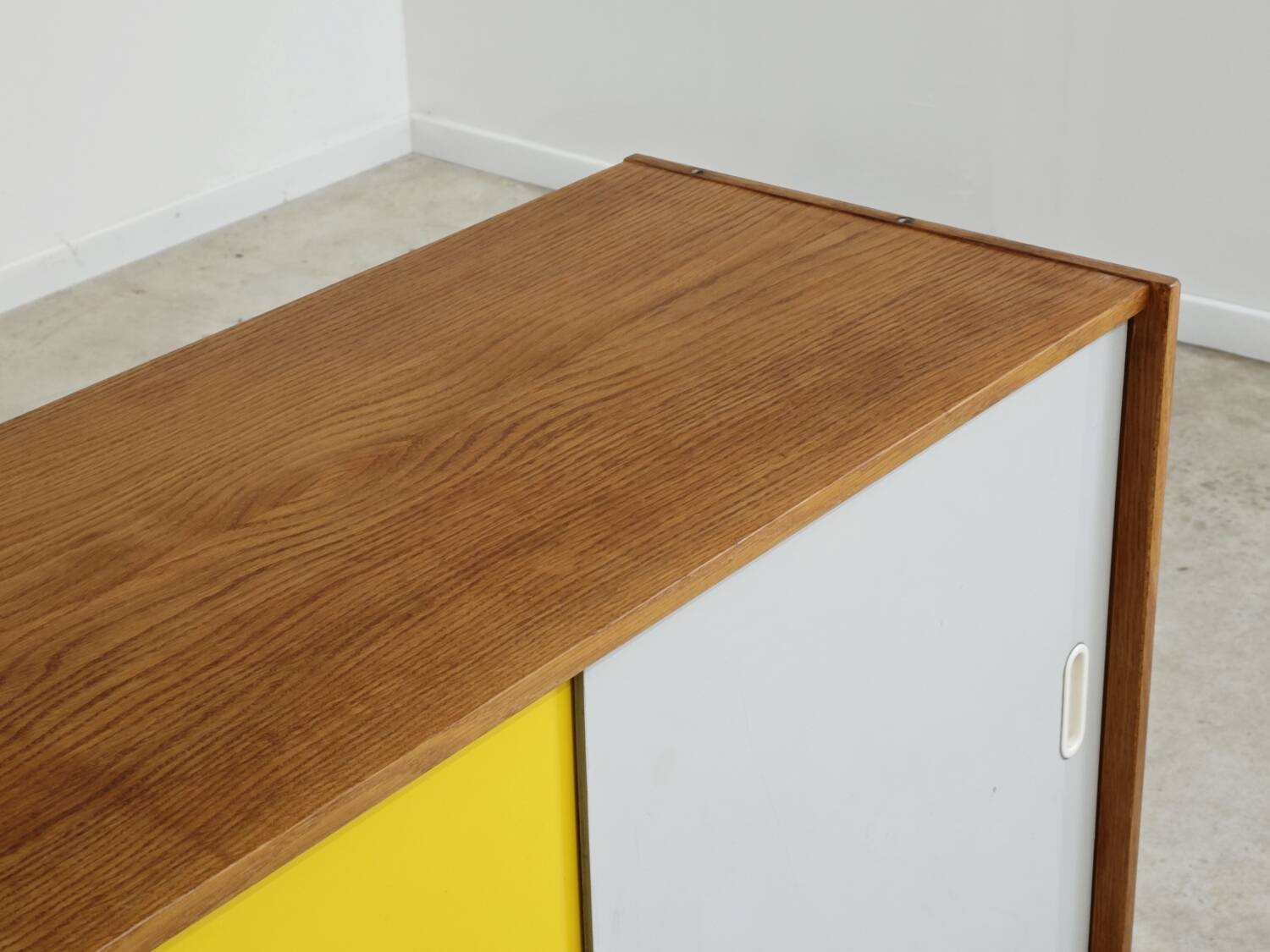 Buffet U-452 jaune et gris par Jiri Jiroutek pour Interier Praha 1960