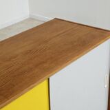 Buffet U-452 jaune et gris par Jiri Jiroutek pour Interier Praha 1960