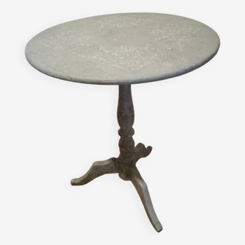 Shabby chic pedestal table