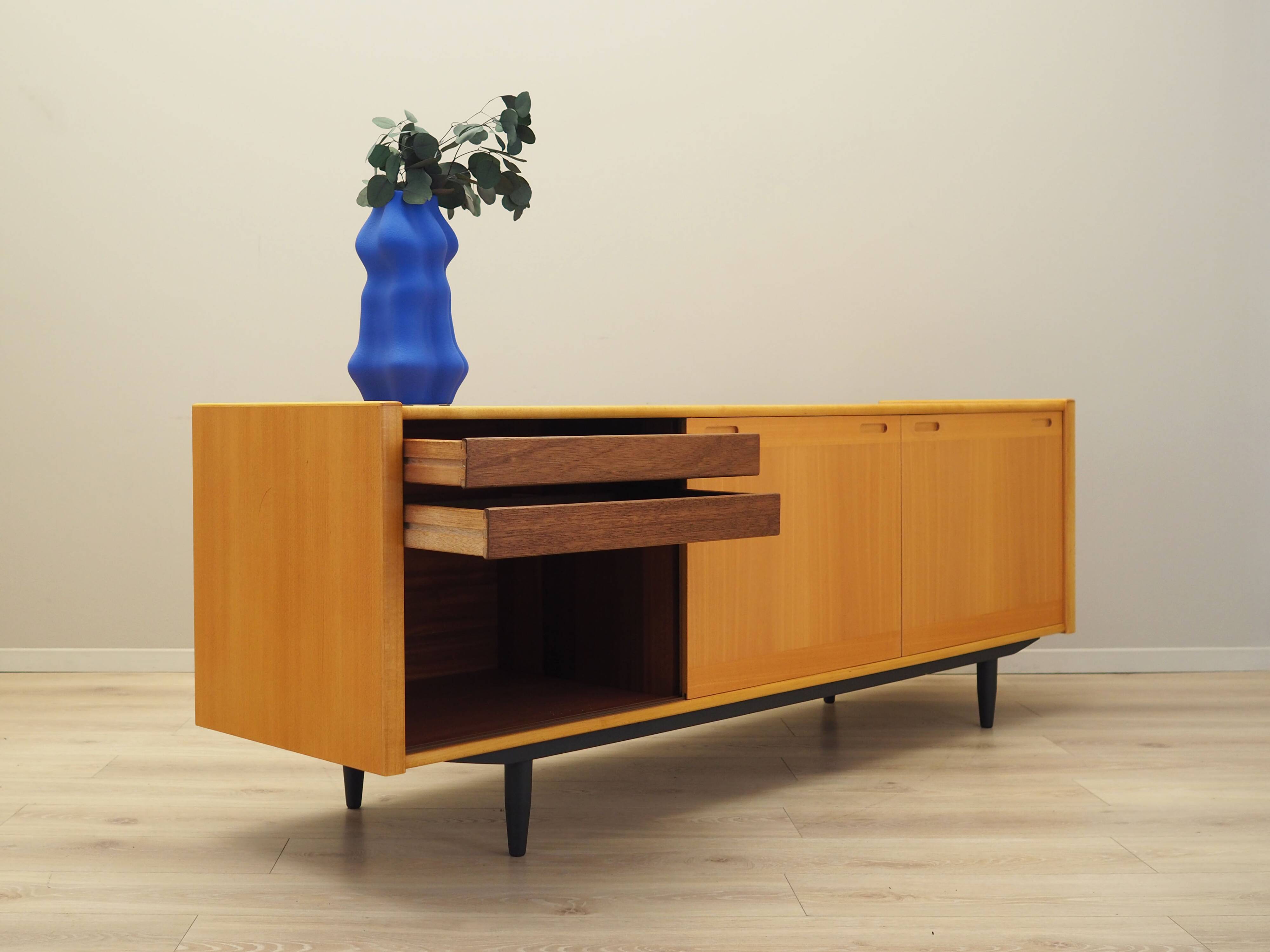 Buffet en hêtre, design danois, années 1970, production : Skovby Møbelfabrik