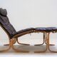 Fauteuil Siesta en cuir marron et son ottoman