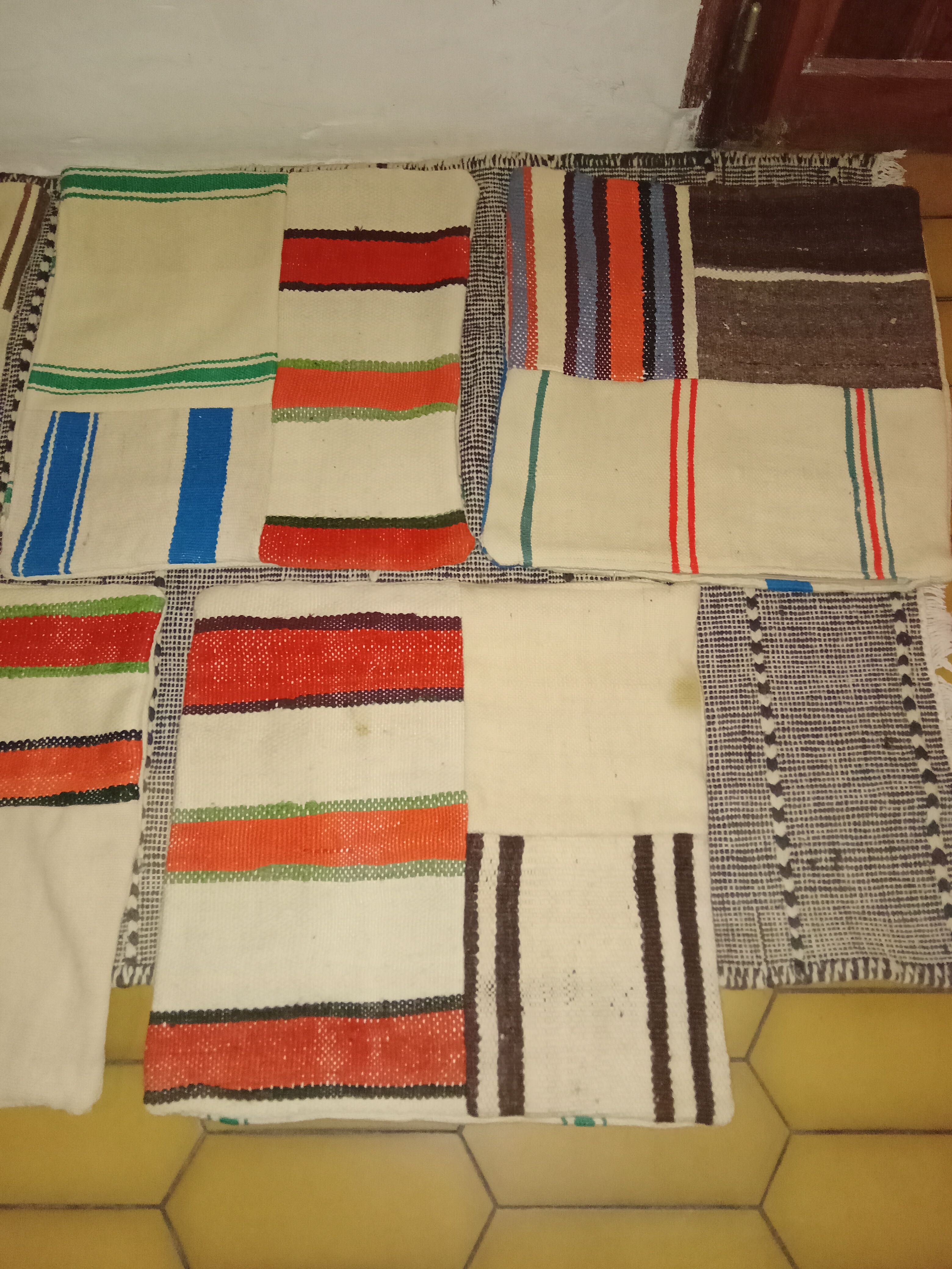 Ensemble de cinq coussins en laine