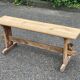 Banc de ferme vintage rénové en bois massif brut