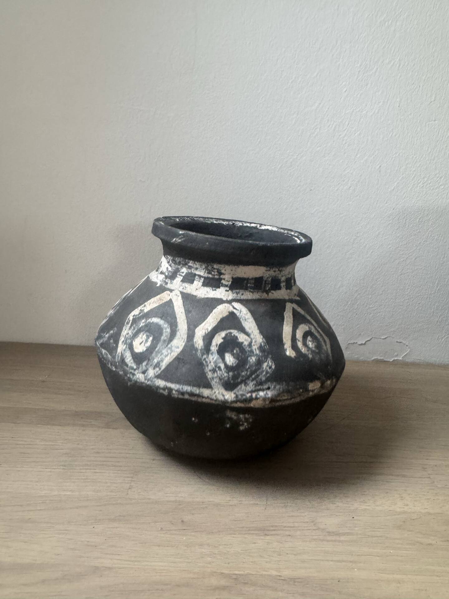Lot of 3 ancient pots from Indonesia, black terracotta, wabi-sabi.
