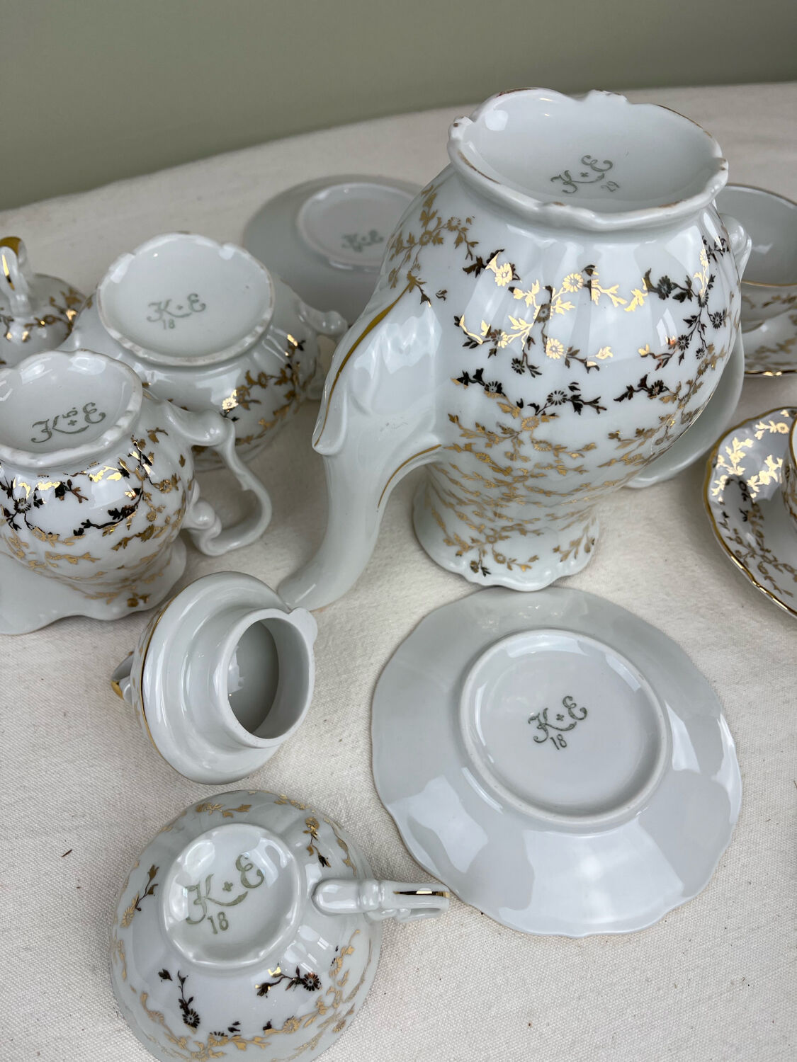 Antique coffee service in fine gilded porcelain – for 6 people – Vintage