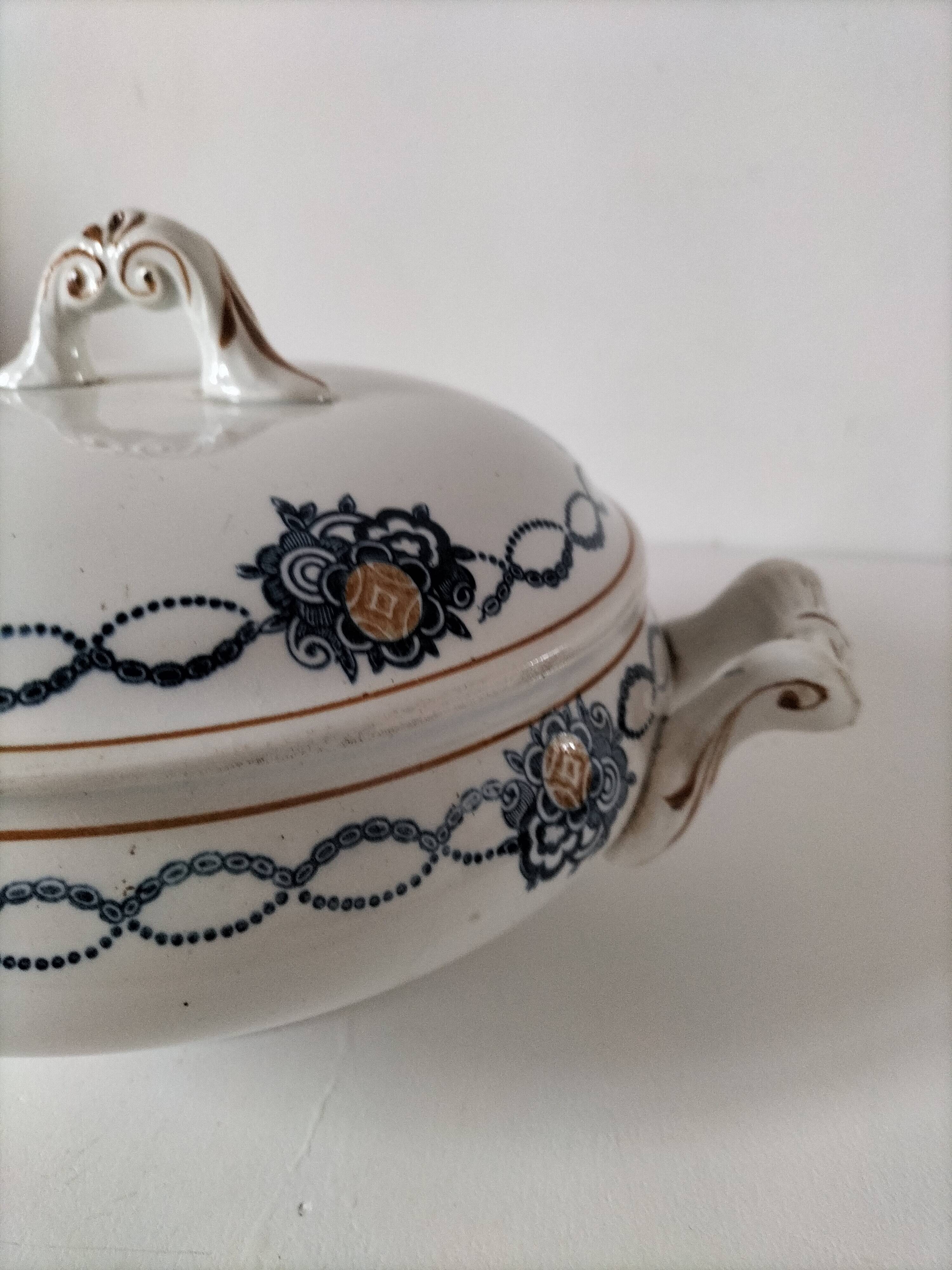 Antique Saint-Amandinoise tureen, blue and ochre decoration 6523, 1900-1920
