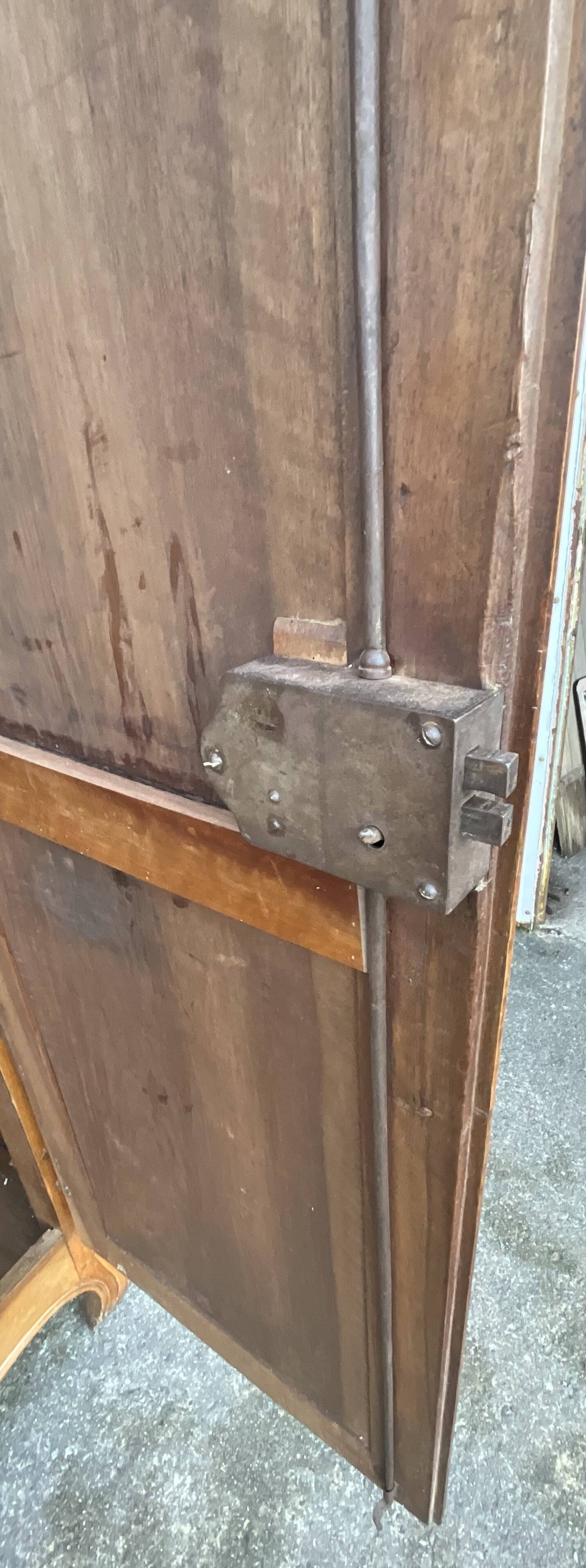 Armoire Louis XV En Noyer Massif, Fin XIXᵉ Siècle