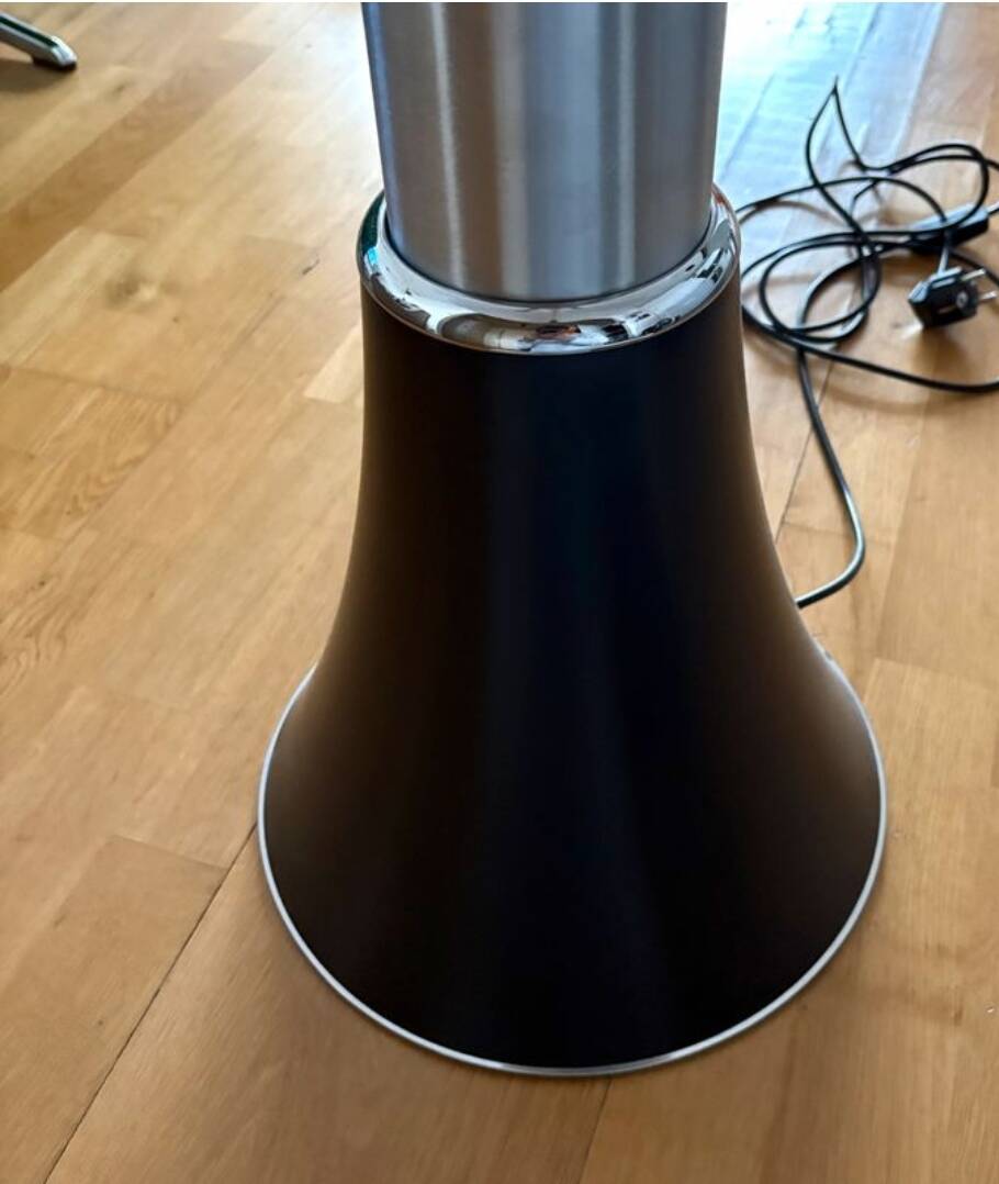 Pipistrello lamp, iconic Italian design with a telescopic base.