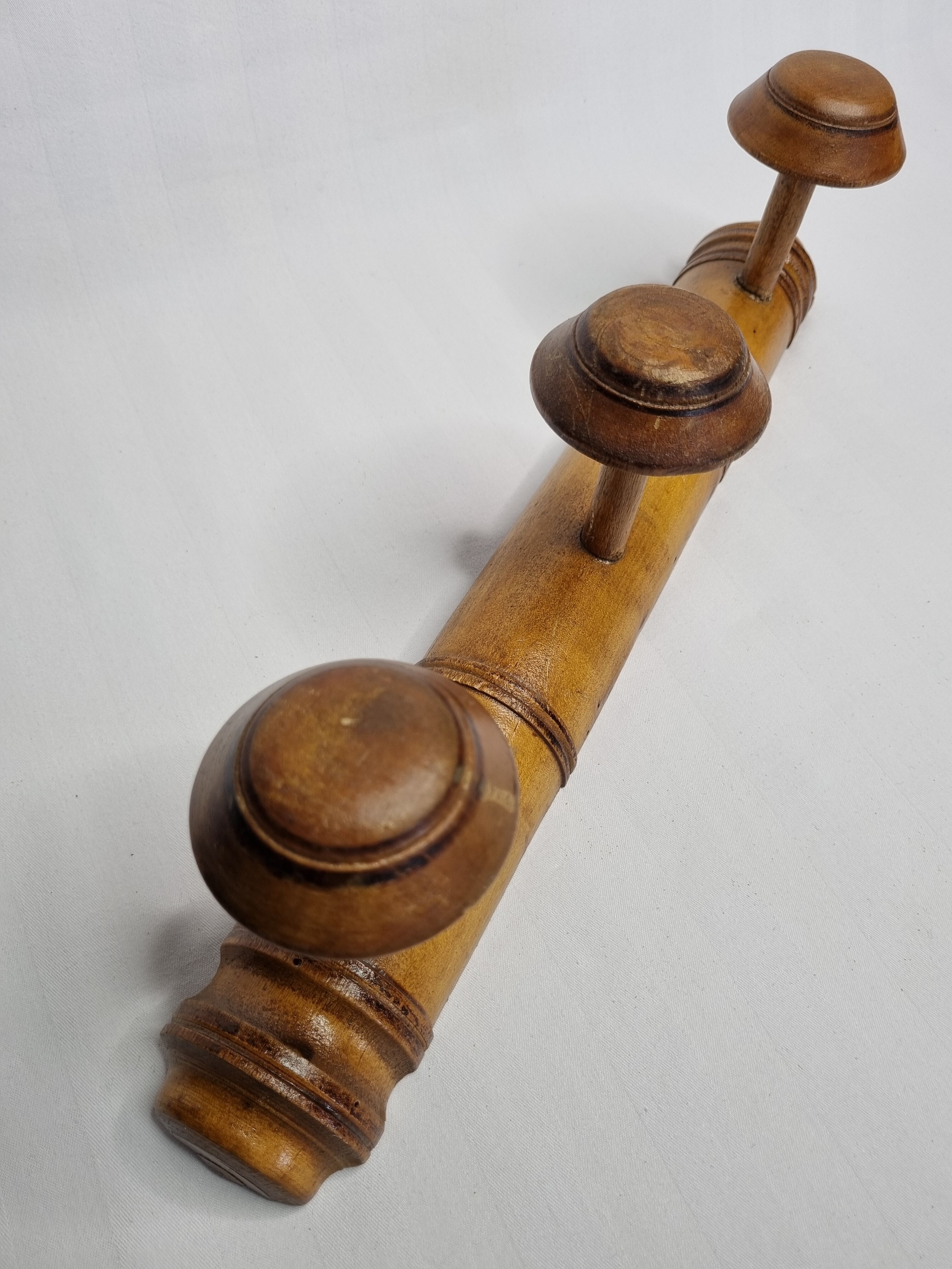 Ancien portemanteau rustique en bois tourné à l'imitation du bambou 1900, 3 patères