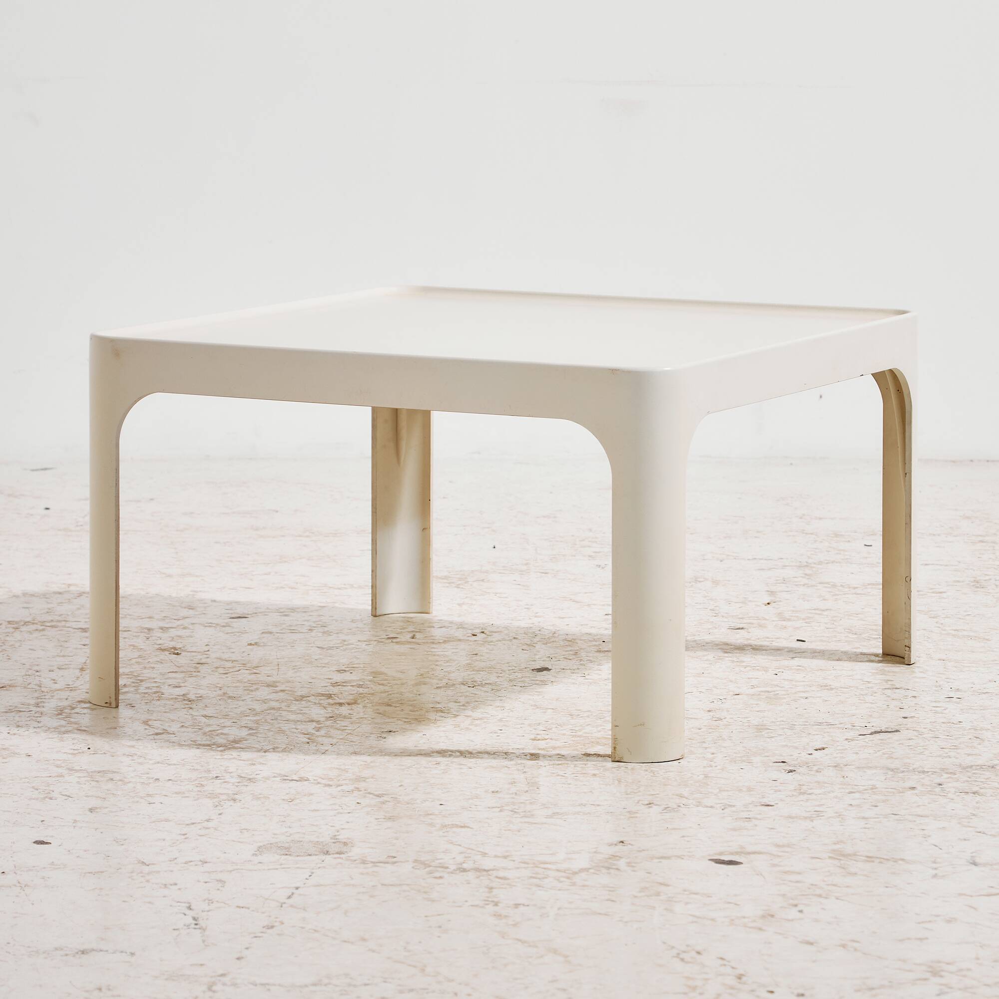 MK10112 Plastic coffee table by Preben Fabricius