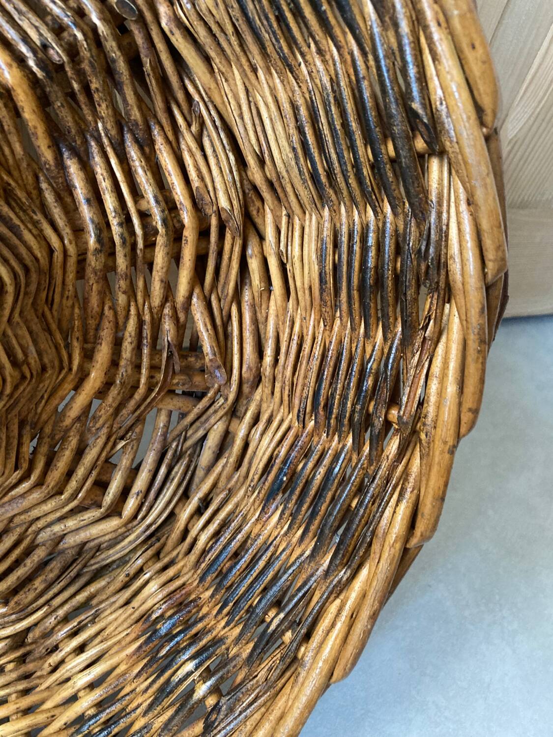 Round baker's basket