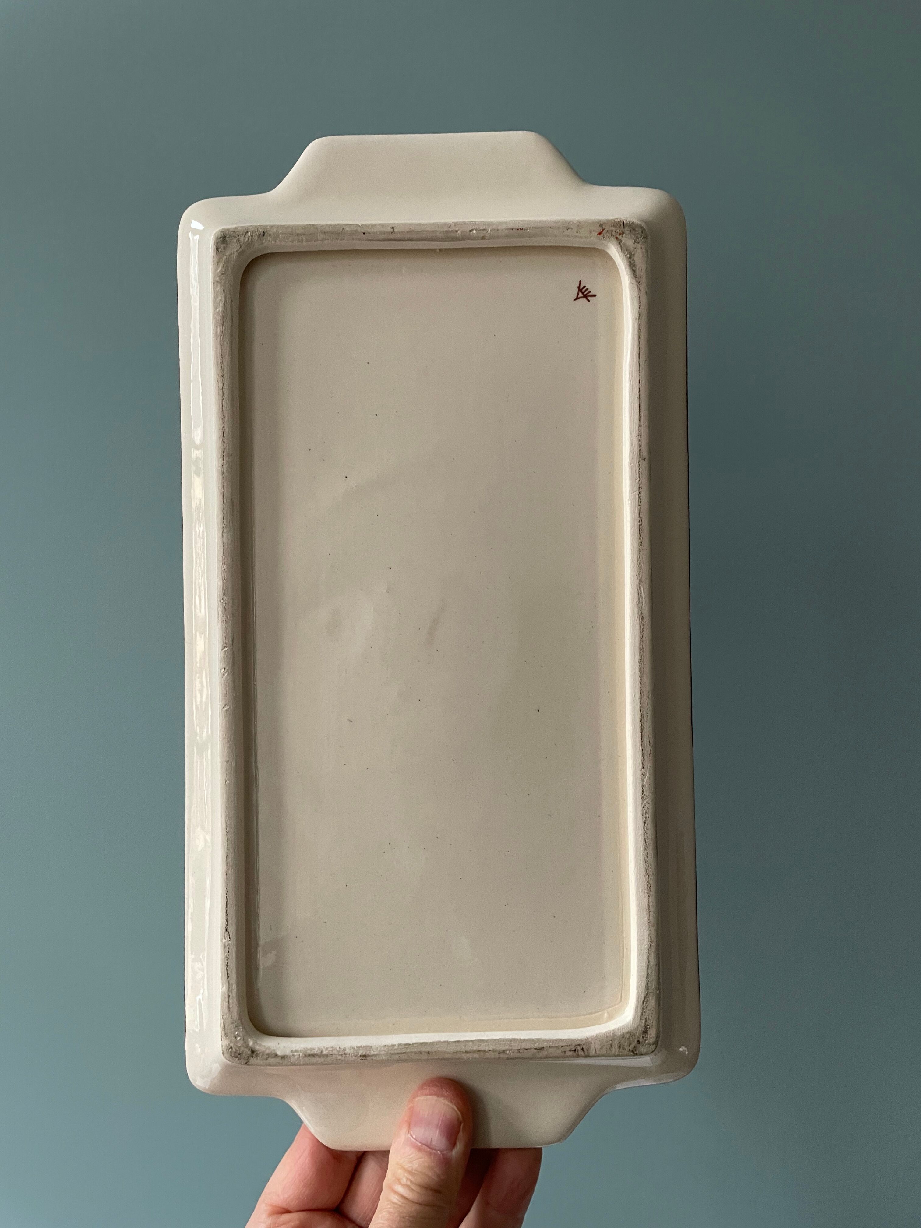 Service old cream jars