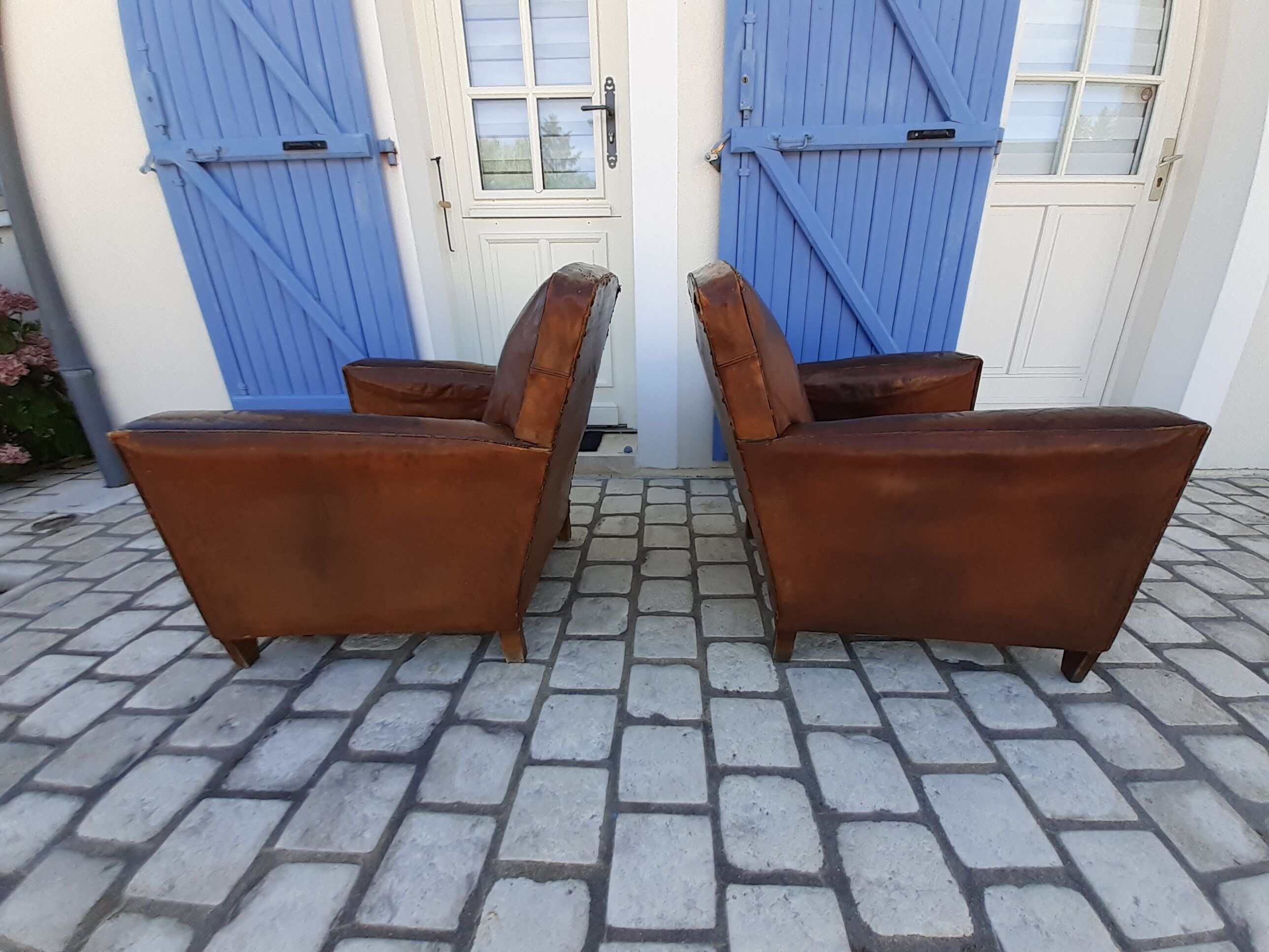 Pair of leather club chairs 30/40s