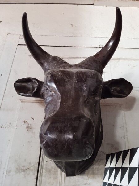 Food sign / cast iron bull mouth