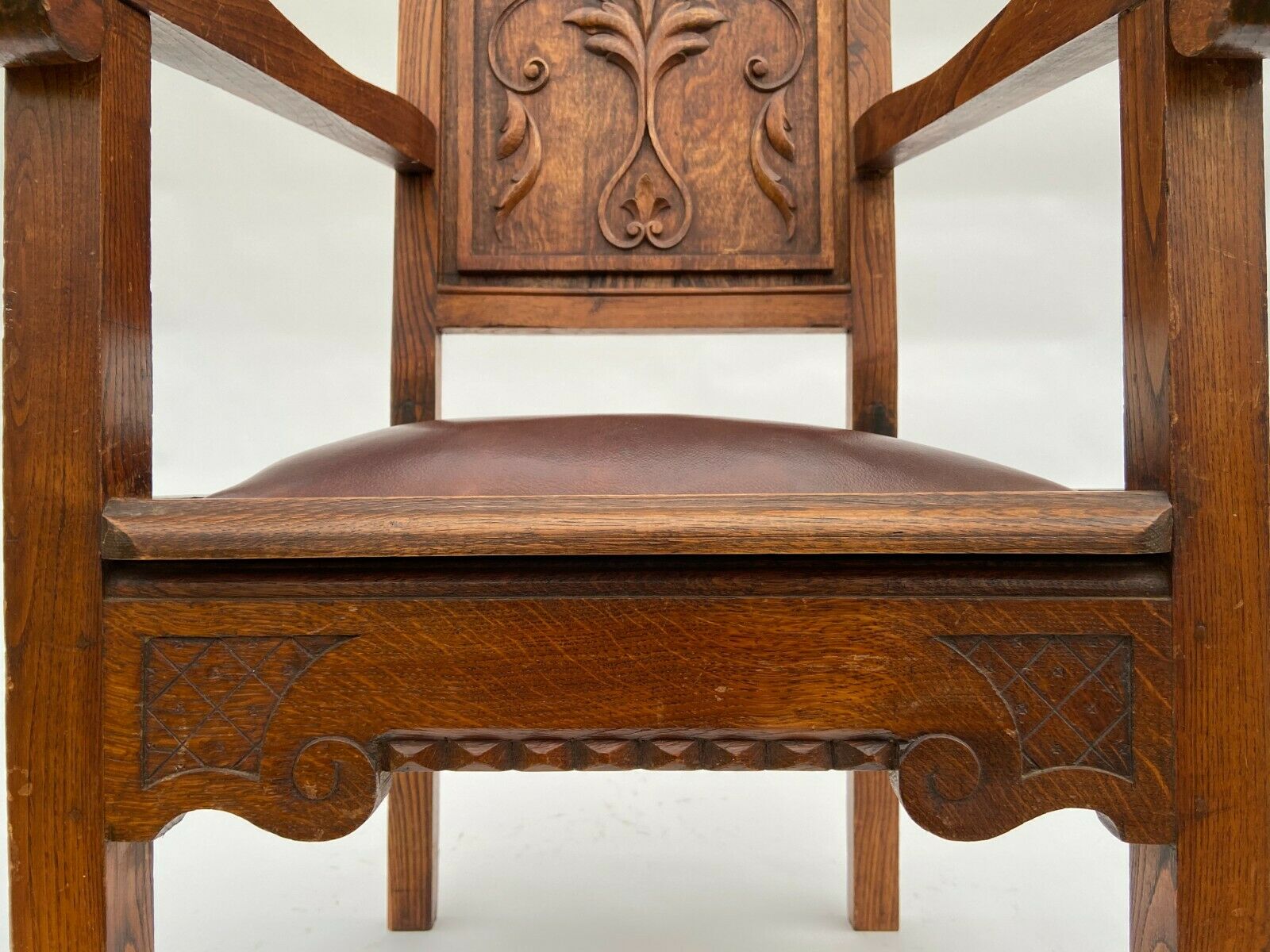 Pair of armchairs trone XIX eme neo gothic sculpts leather seat