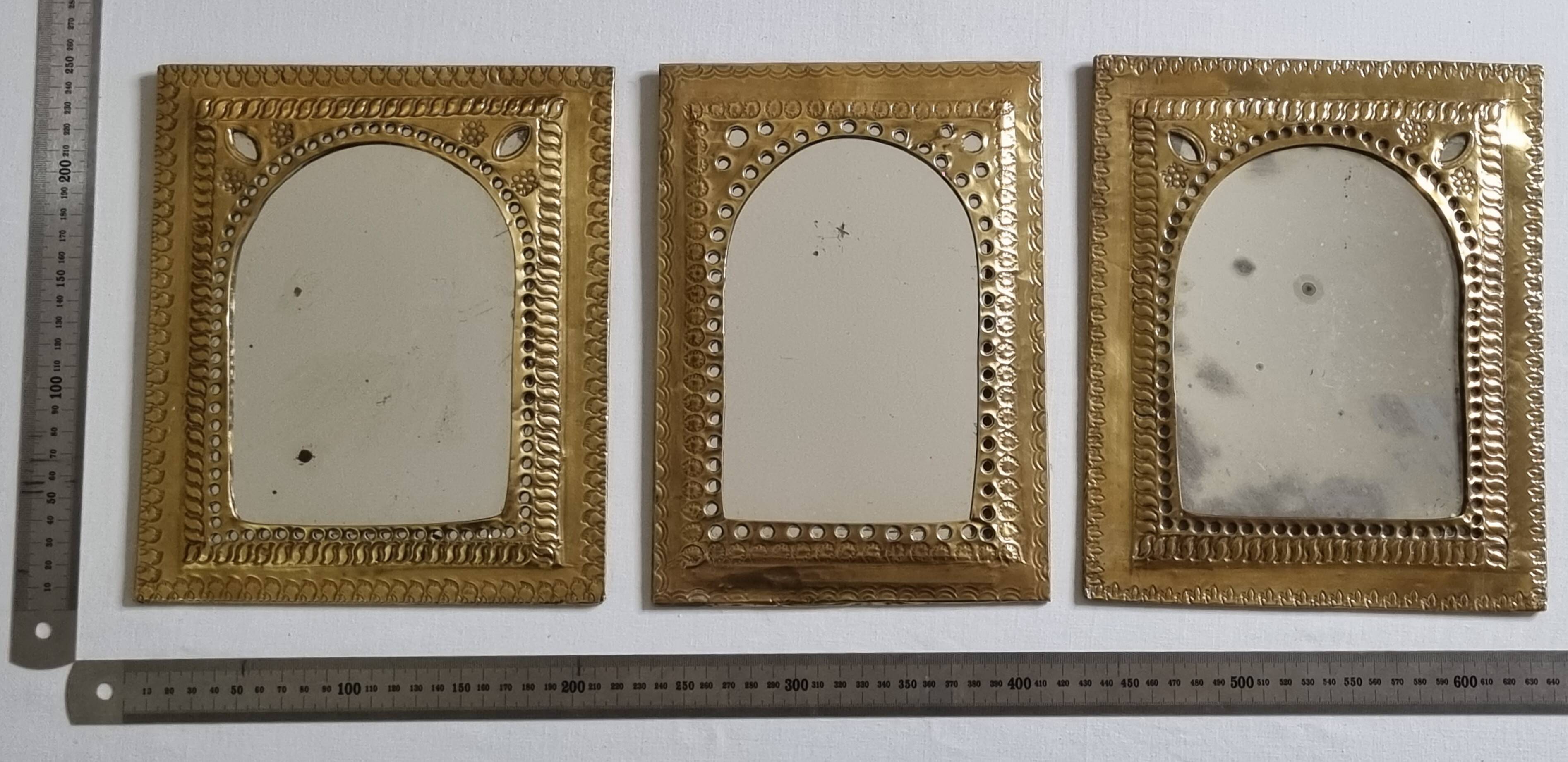 Ensemble de 3 miroirs en laiton repoussé, artisanat marocain, 20 x 25 cm