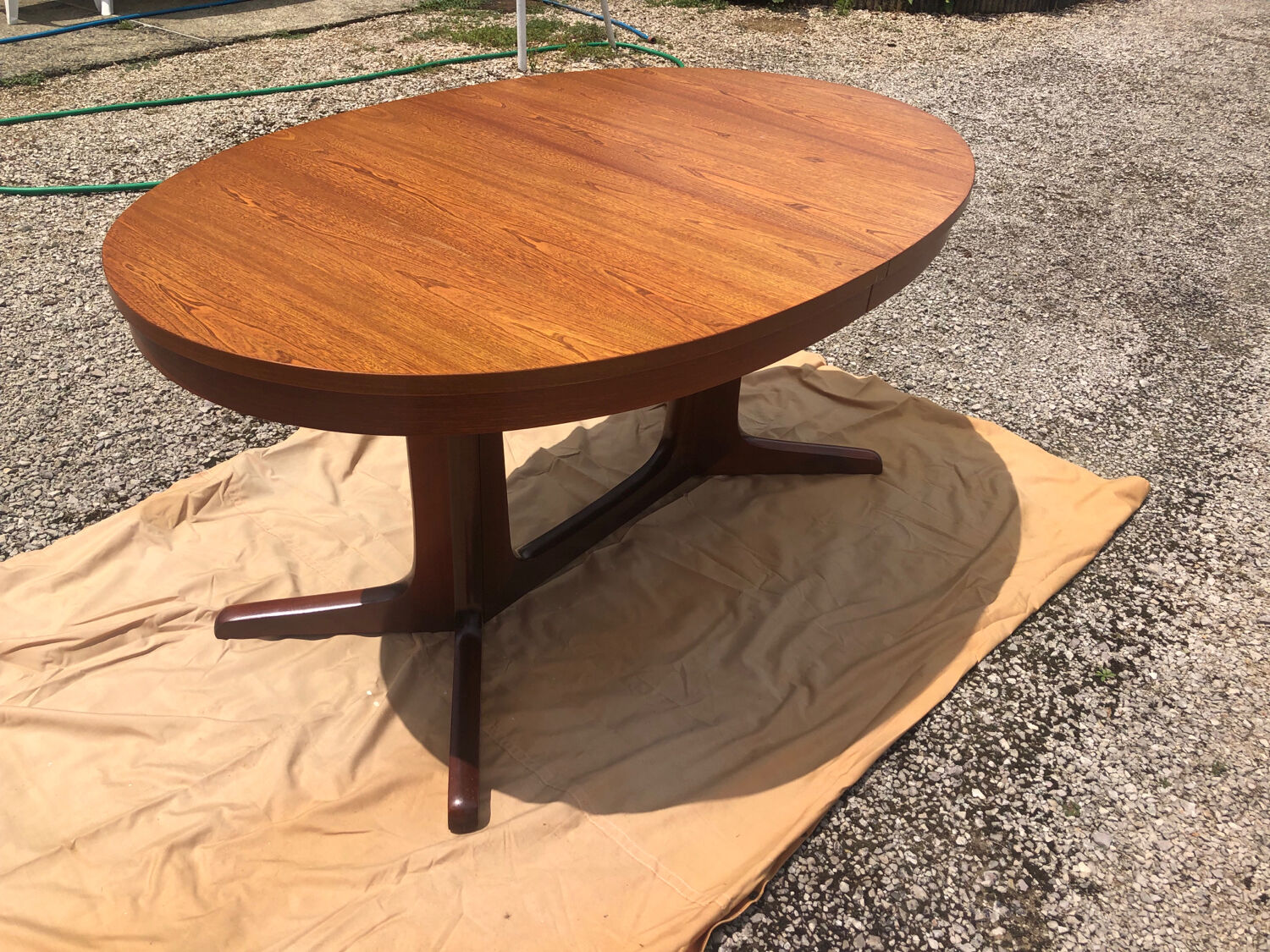 Table and chairs set