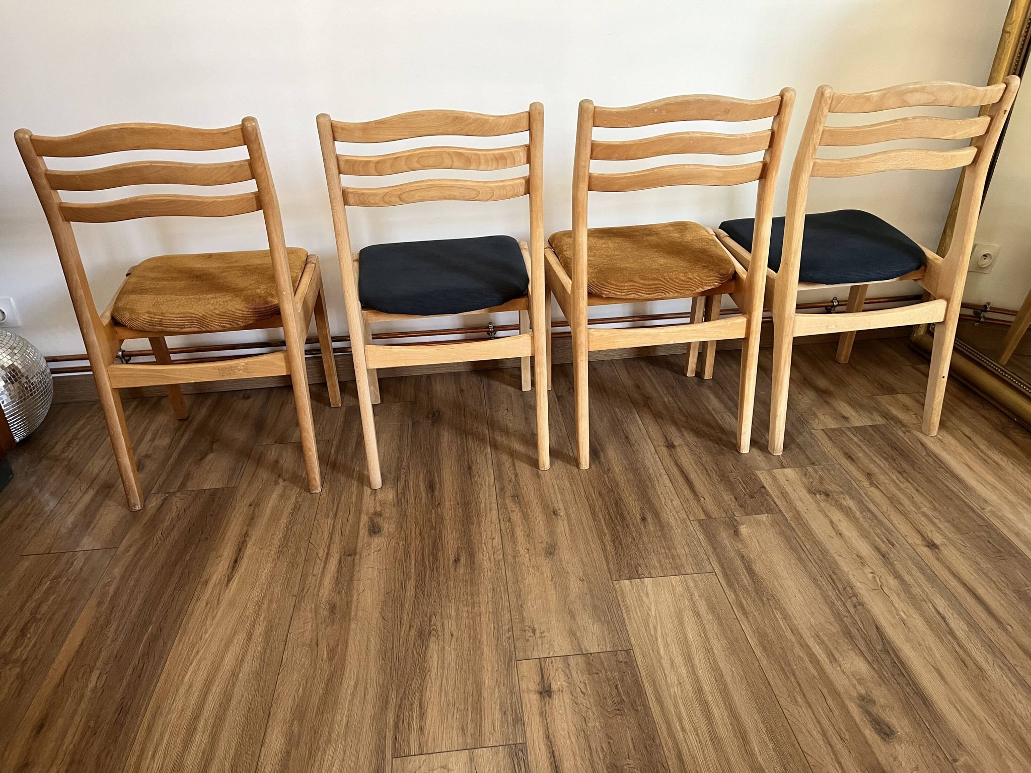 Set of 4 ribbed fabric chairs