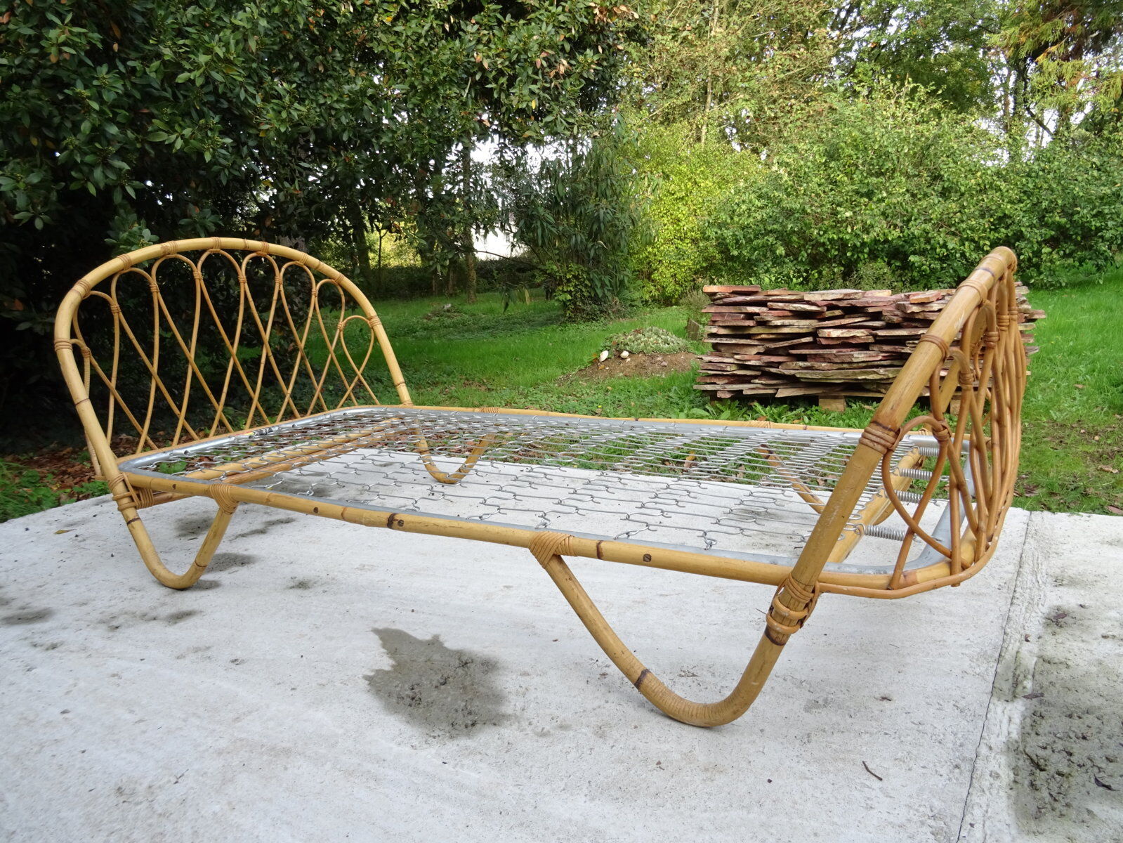 Lit corbeille rotin années 60
