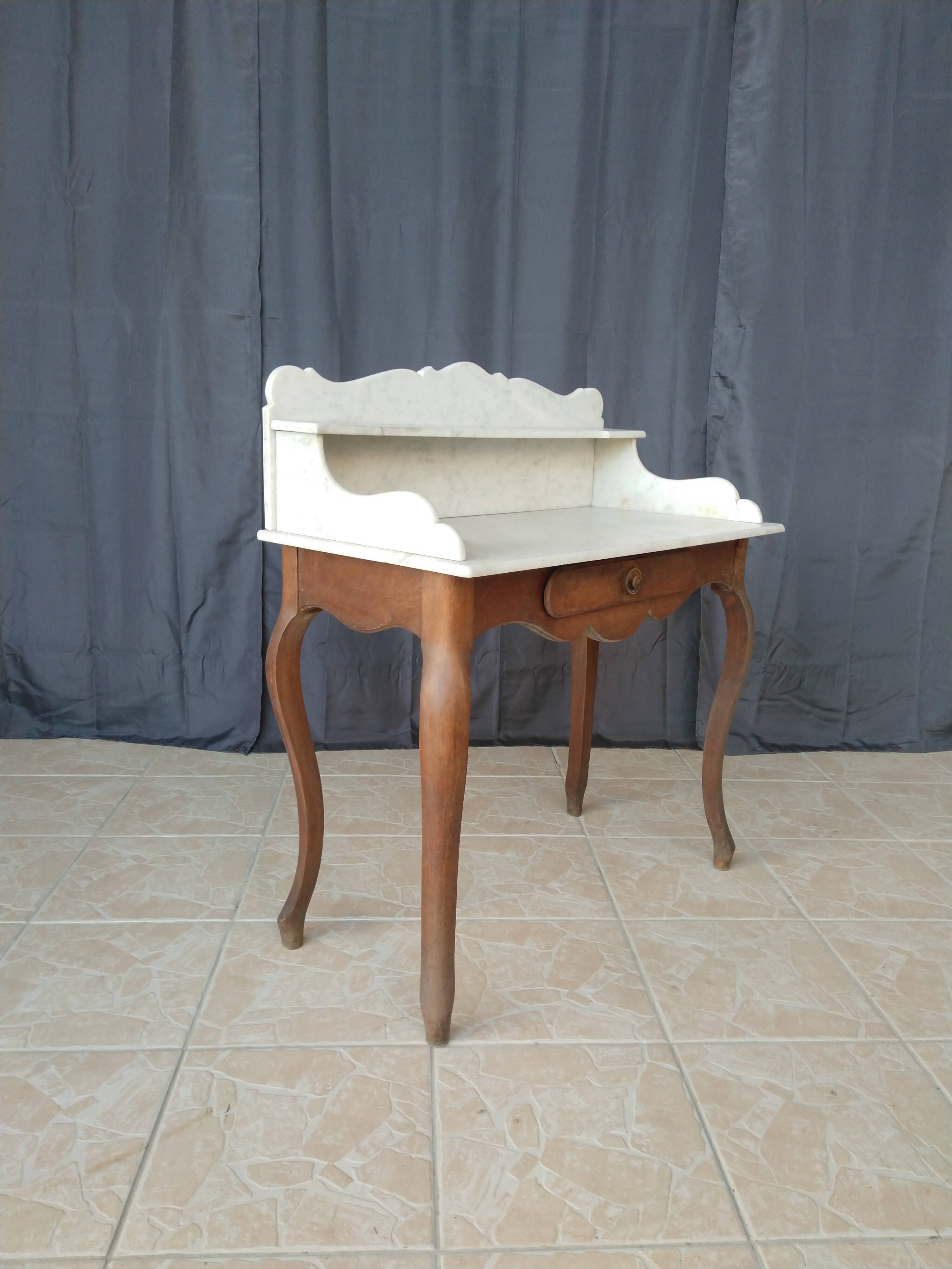 Walnut toilet furniture