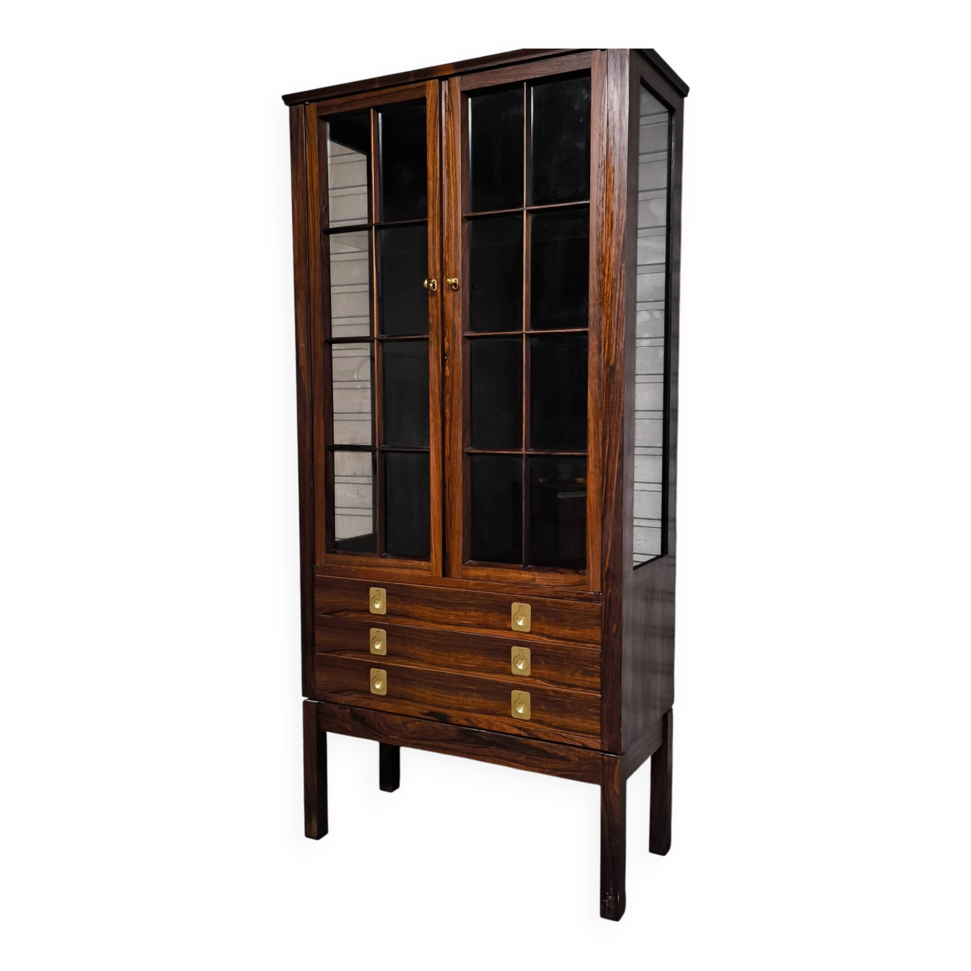 Vintage 1960s Scandinavian display cabinet in rosewood.