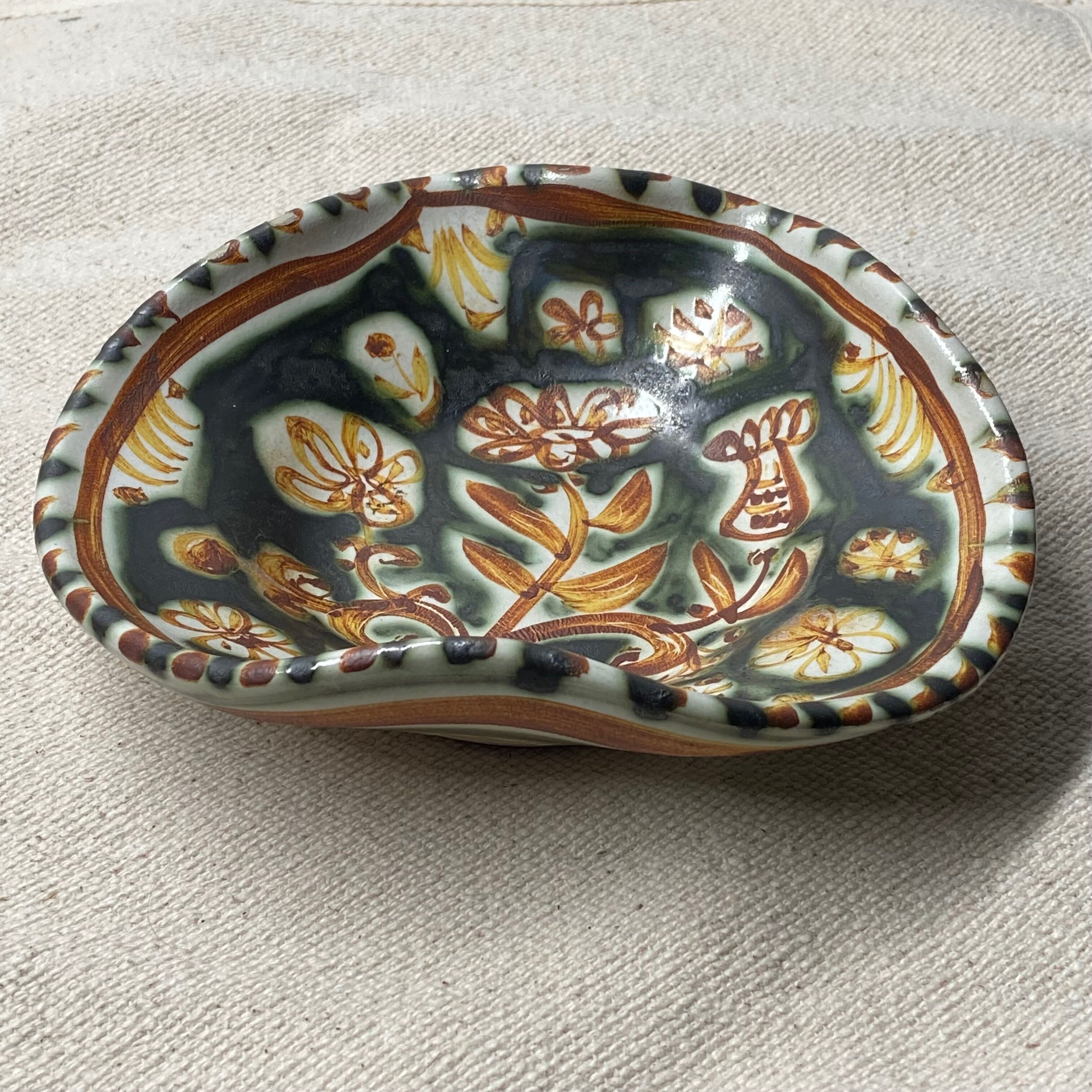 Empty pocket in ceramic Quimper signed Paul Yvain