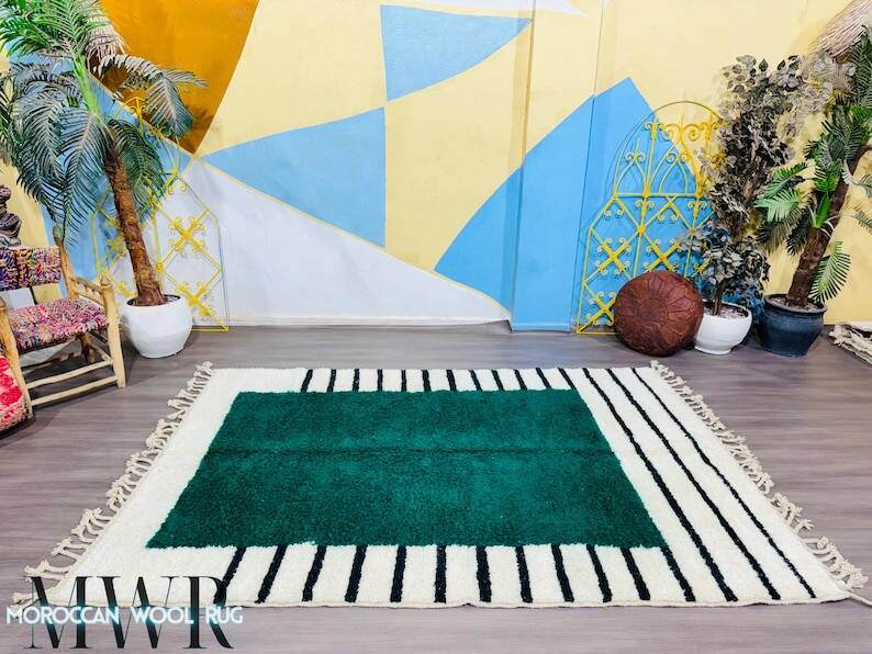 Traditional hand-woven Beni Mrirt rug, size 150 x 250 cm