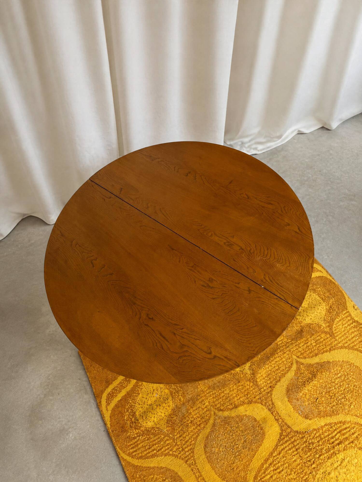 Round table with central base from the 1960s by Baumann.