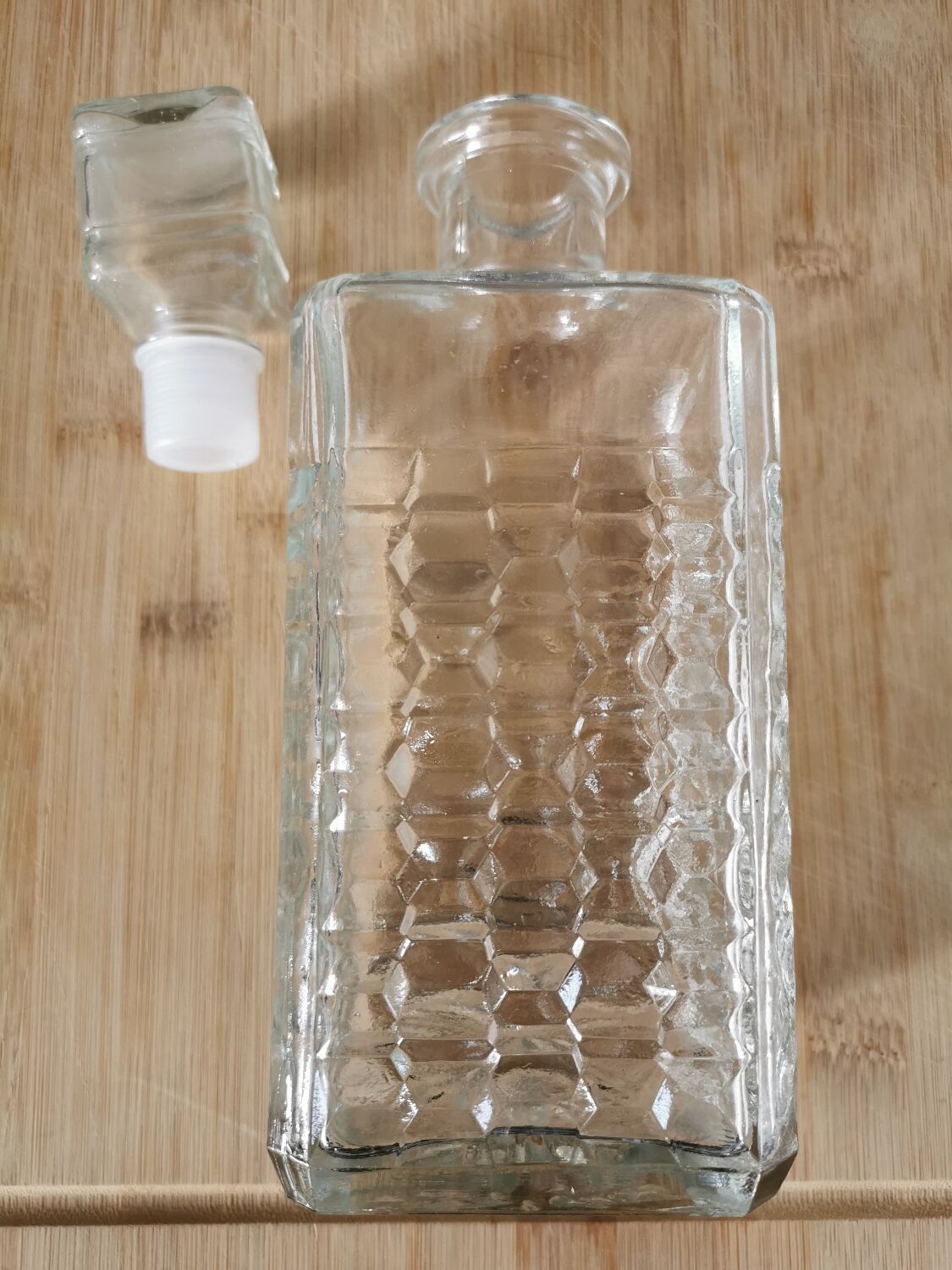 Carfe in chiseled glass