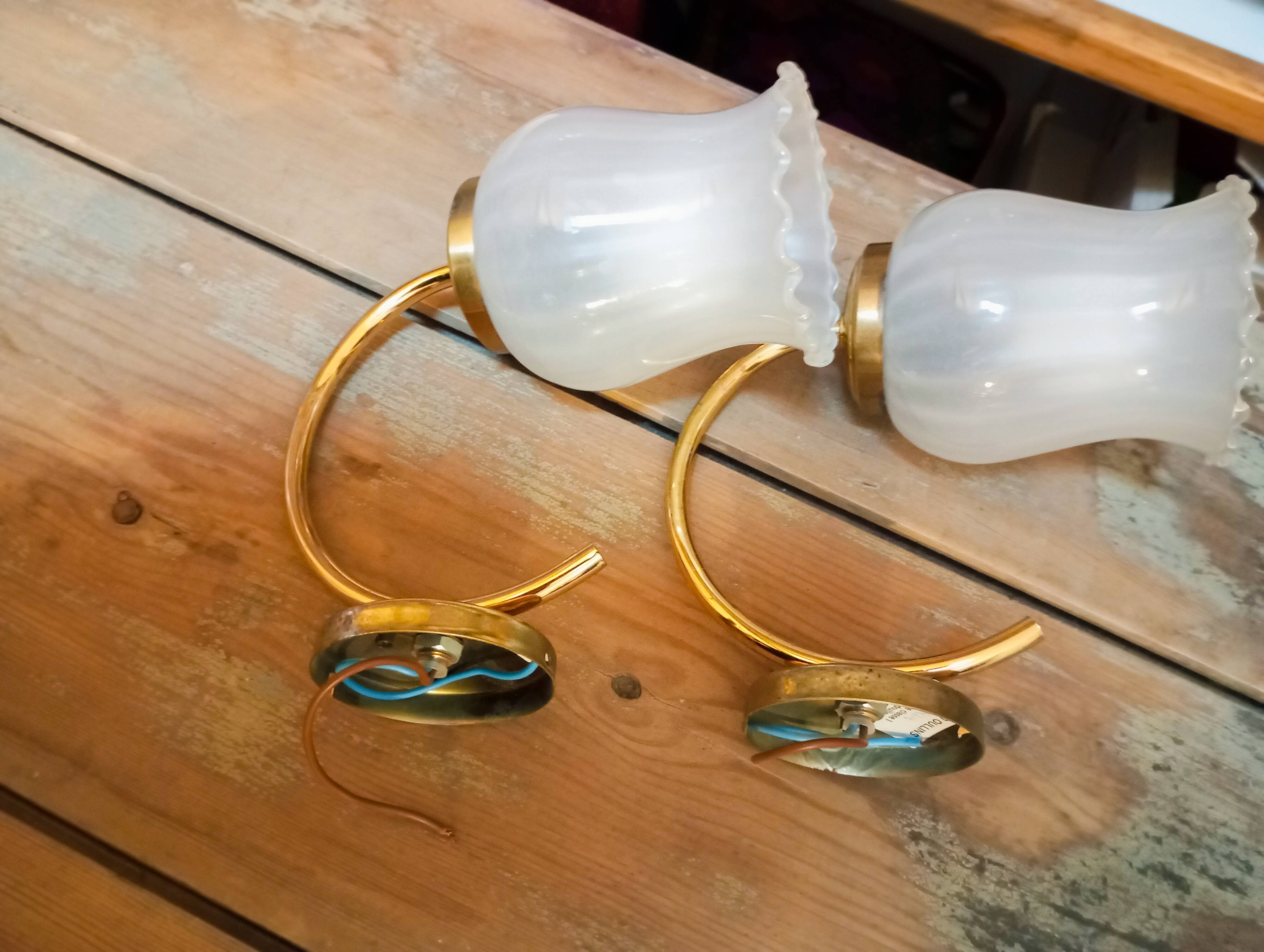 2 tulip wall lights in gold metal